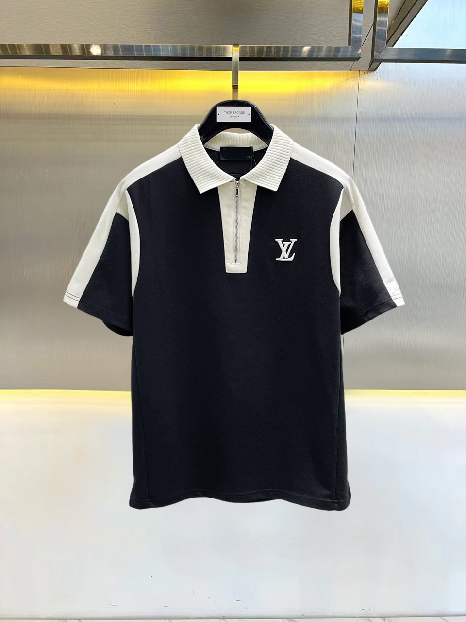 高仿LV男士短袖Polo衫 黑白撞色拼接半拉鍊Logo上衣