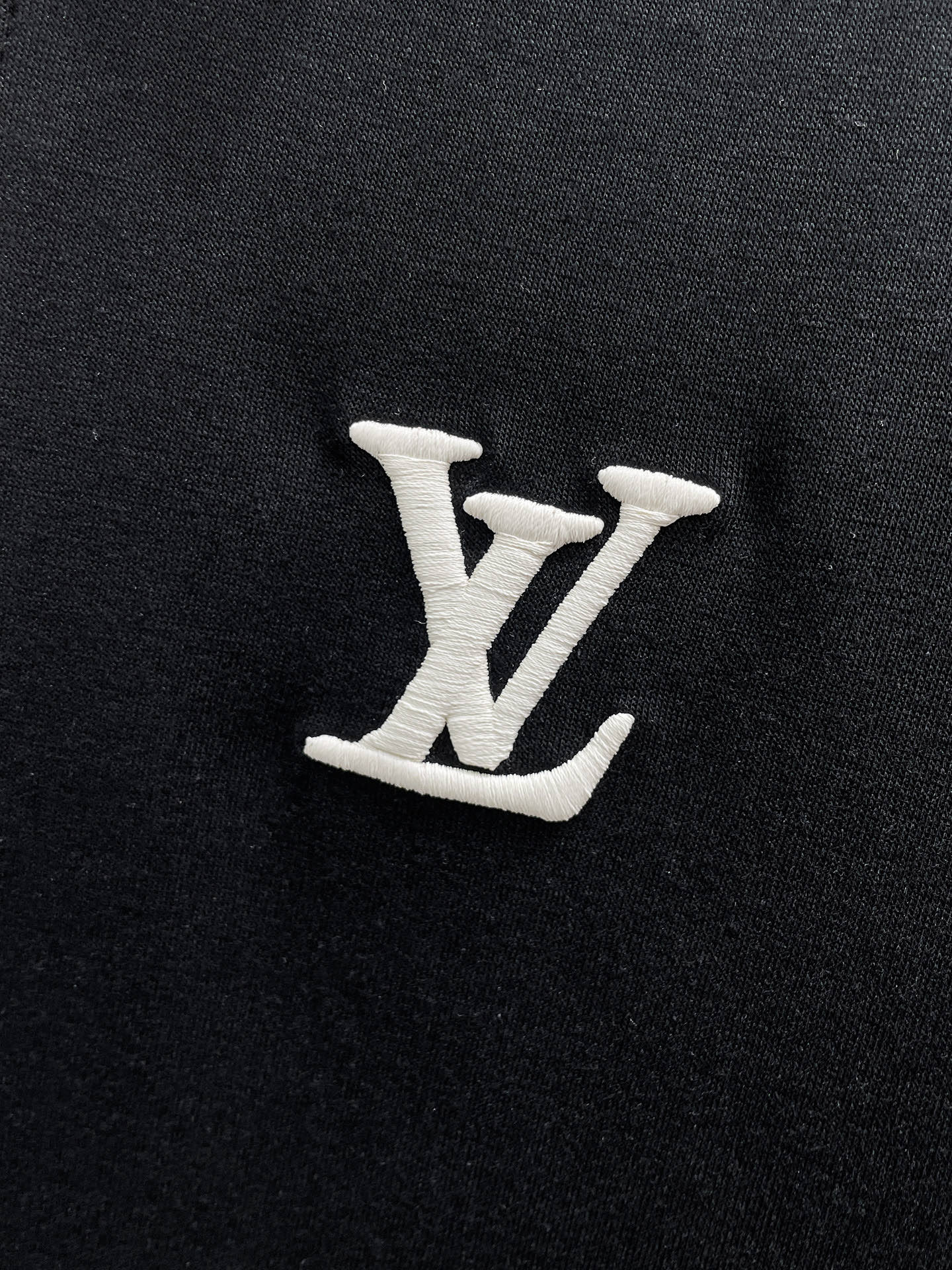 高仿LV男士短袖Polo衫 黑白撞色拼接半拉鍊Logo上衣| 8 高仿LV男士短袖Polo衫 黑白撞色拼接半拉鍊Logo上衣