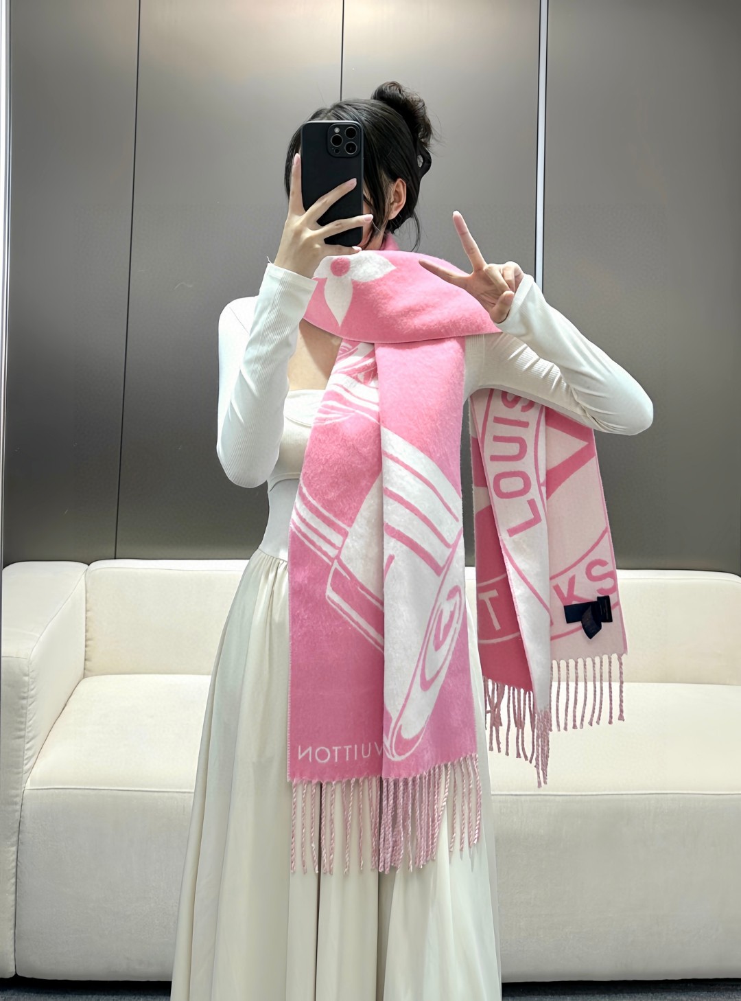 LV高仿經典大Logo流蘇圍巾女冬季保暖披肩