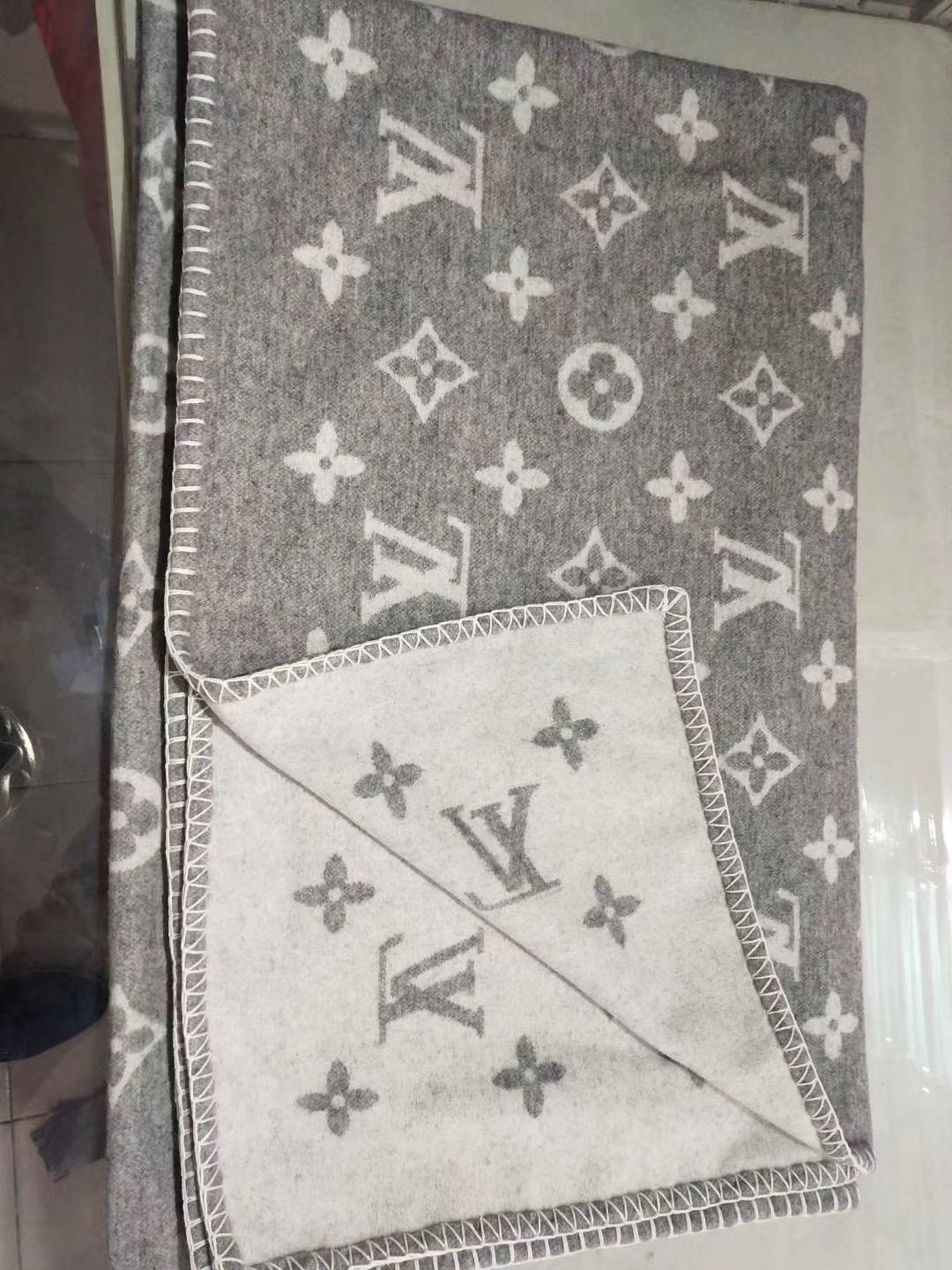 LV高仿經典老花雙面加厚毛毯秋冬保暖披肩| 9 LV高仿經典老花雙面加厚毛毯秋冬保暖披肩