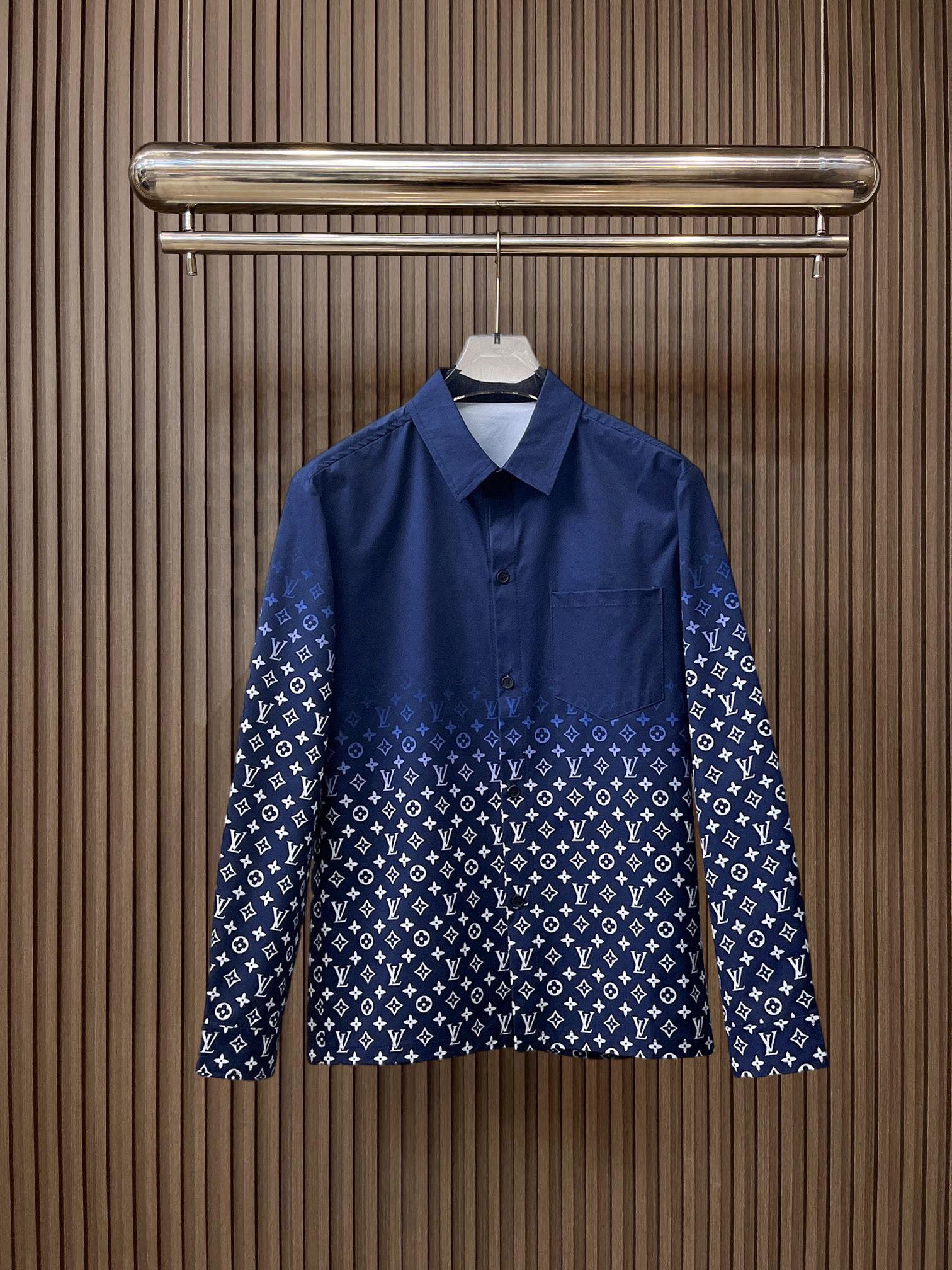 LV高仿漸變Monogram長袖襯衫 男士時尚印花襯衣百搭款| 3 LV高仿漸變Monogram長袖襯衫 男士時尚印花襯衣百搭款