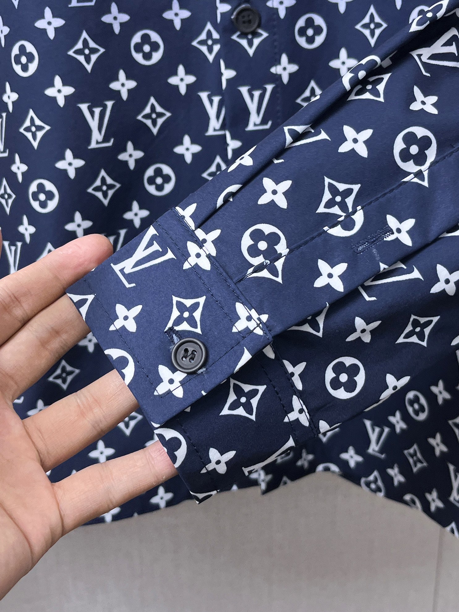 LV高仿漸變Monogram長袖襯衫 男士時尚印花襯衣百搭款| 11 LV高仿漸變Monogram長袖襯衫 男士時尚印花襯衣百搭款