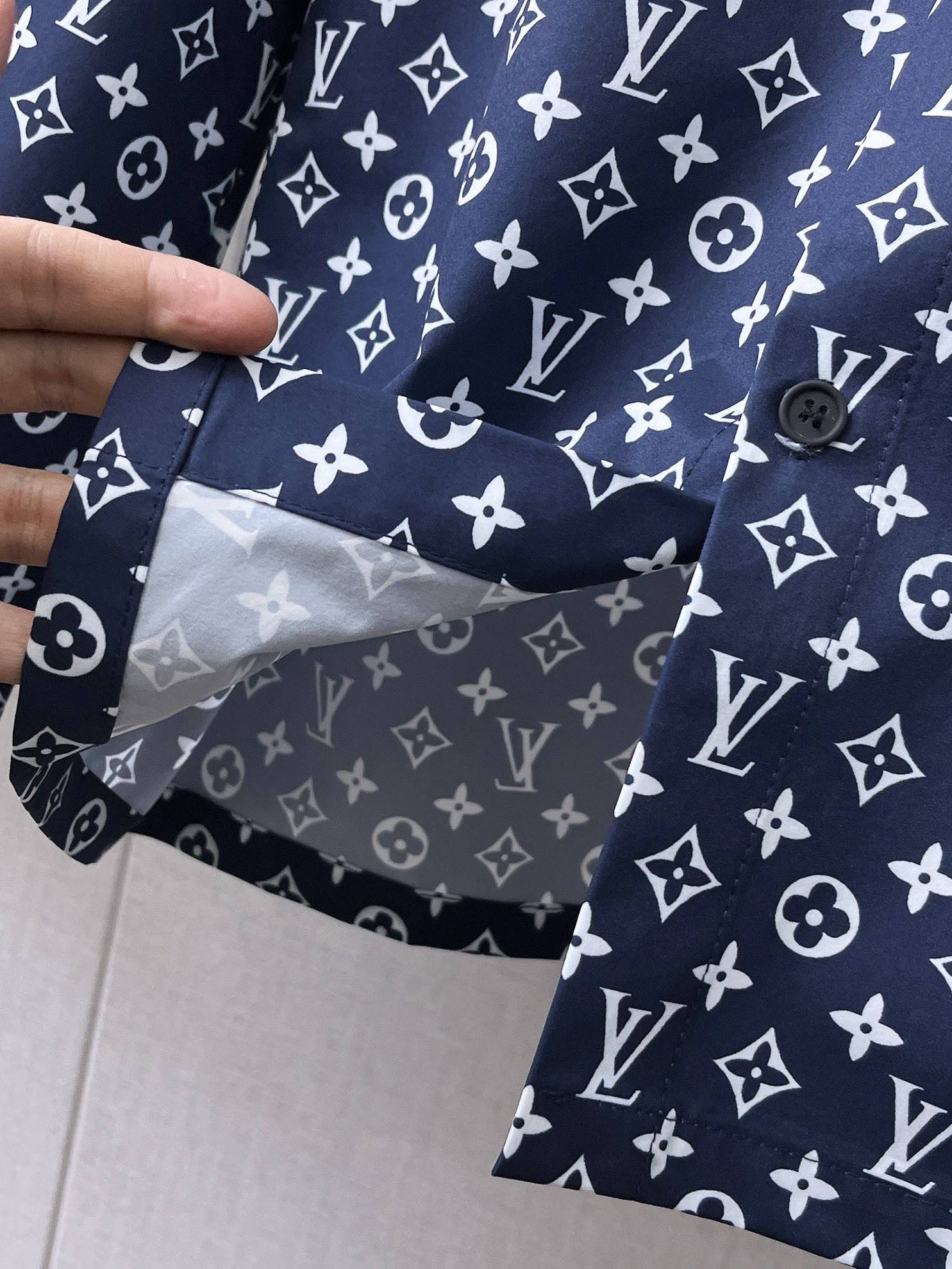 LV高仿漸變Monogram長袖襯衫 男士時尚印花襯衣百搭款| 10 LV高仿漸變Monogram長袖襯衫 男士時尚印花襯衣百搭款