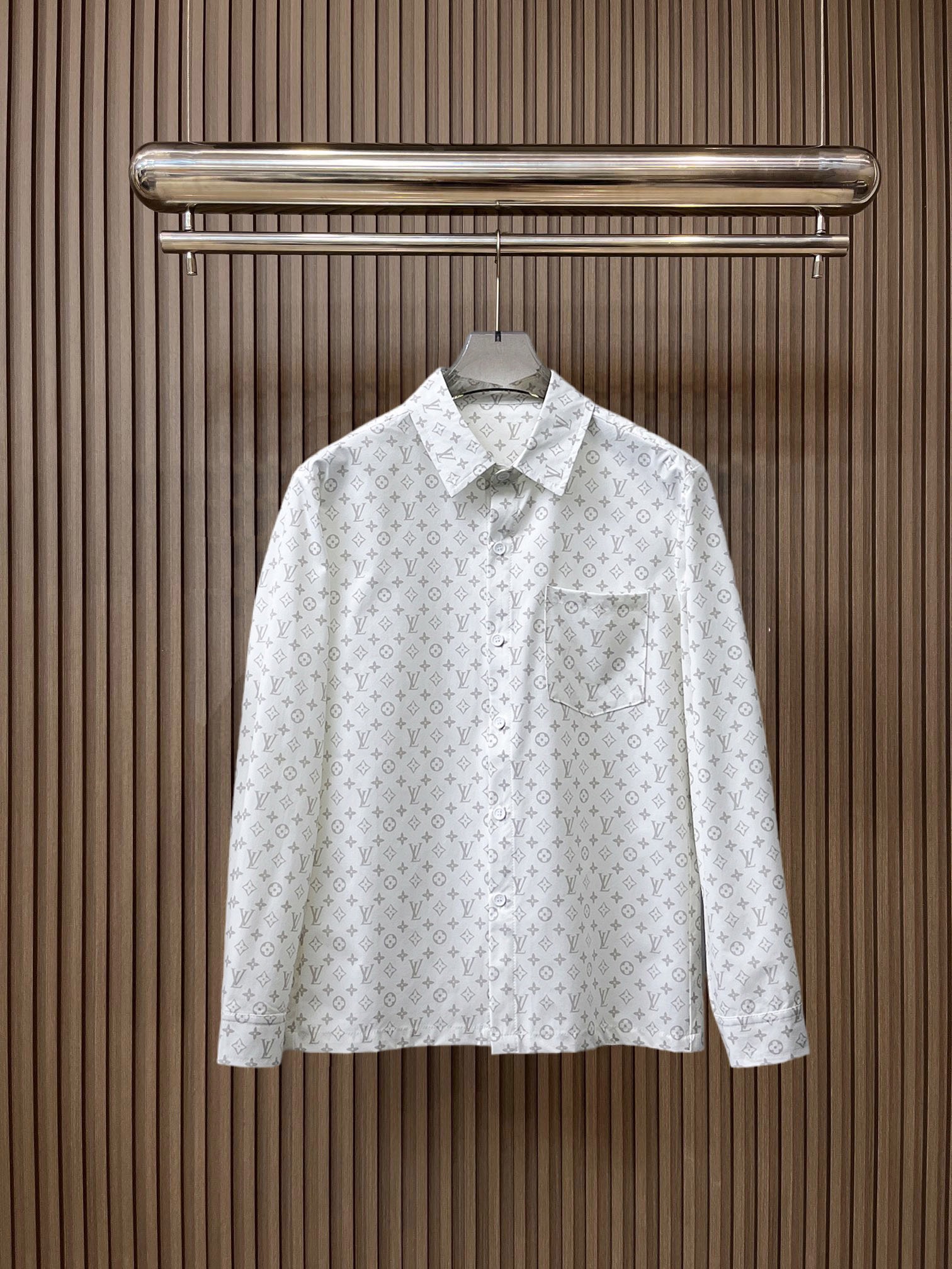 LV高仿淺灰Monogram滿印長袖襯衫 男士休閒百搭襯衣| 3 LV高仿淺灰Monogram滿印長袖襯衫 男士休閒百搭襯衣