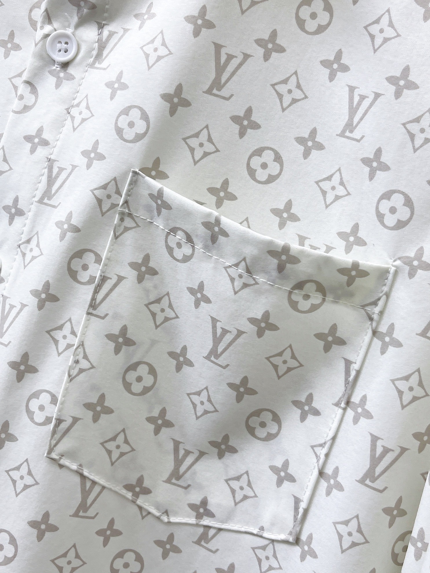 LV高仿淺灰Monogram滿印長袖襯衫 男士休閒百搭襯衣| 8 LV高仿淺灰Monogram滿印長袖襯衫 男士休閒百搭襯衣