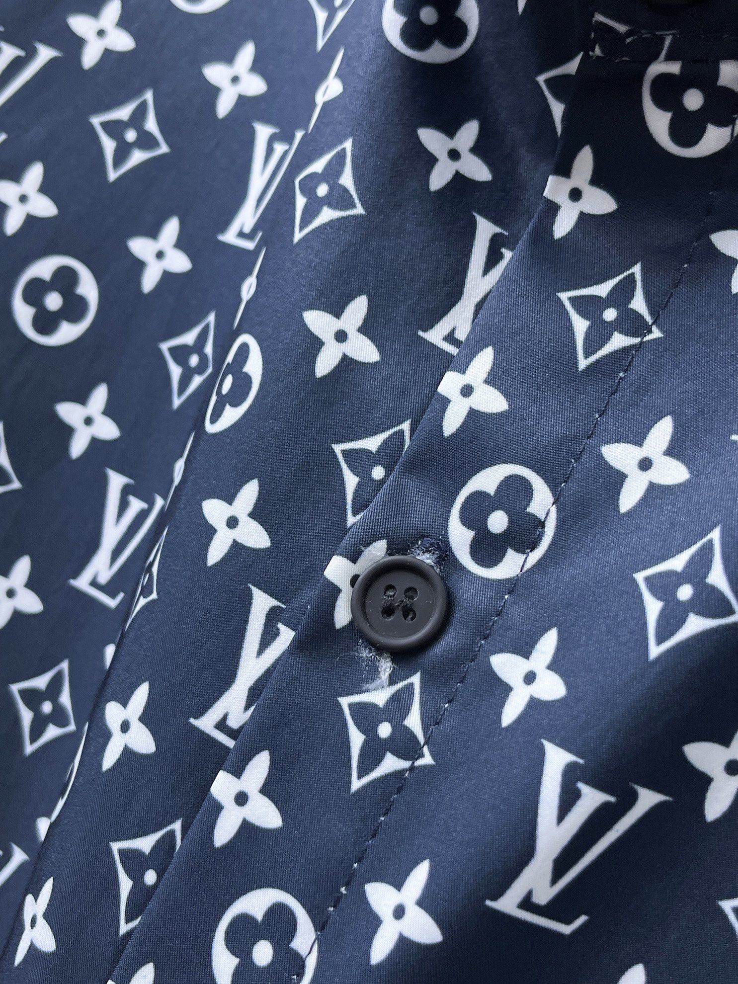 LV高仿深藍Monogram滿印長袖襯衫 男士時尚印花襯衣| 12 LV高仿深藍Monogram滿印長袖襯衫 男士時尚印花襯衣