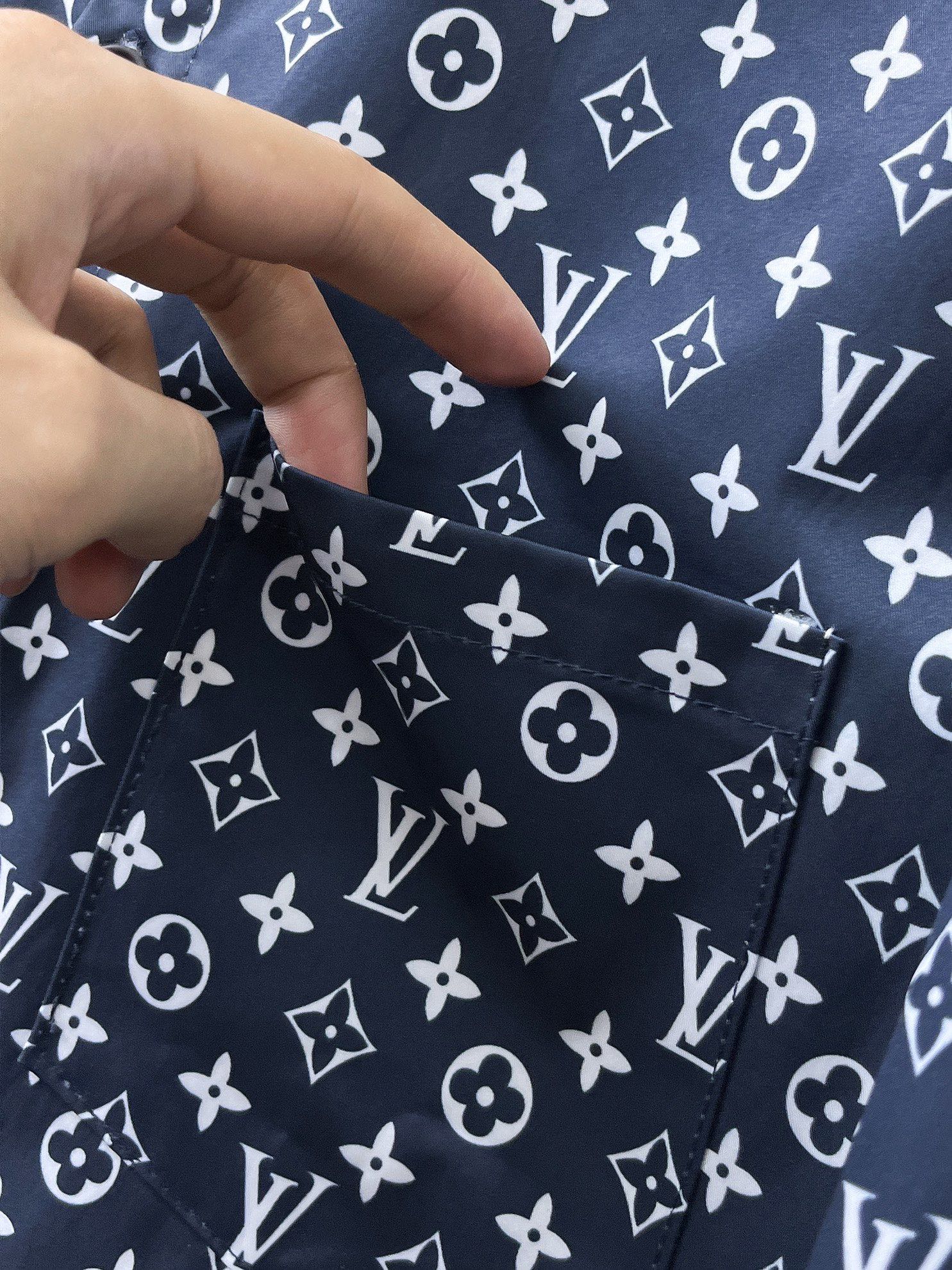 LV高仿深藍Monogram滿印長袖襯衫 男士時尚印花襯衣| 10 LV高仿深藍Monogram滿印長袖襯衫 男士時尚印花襯衣