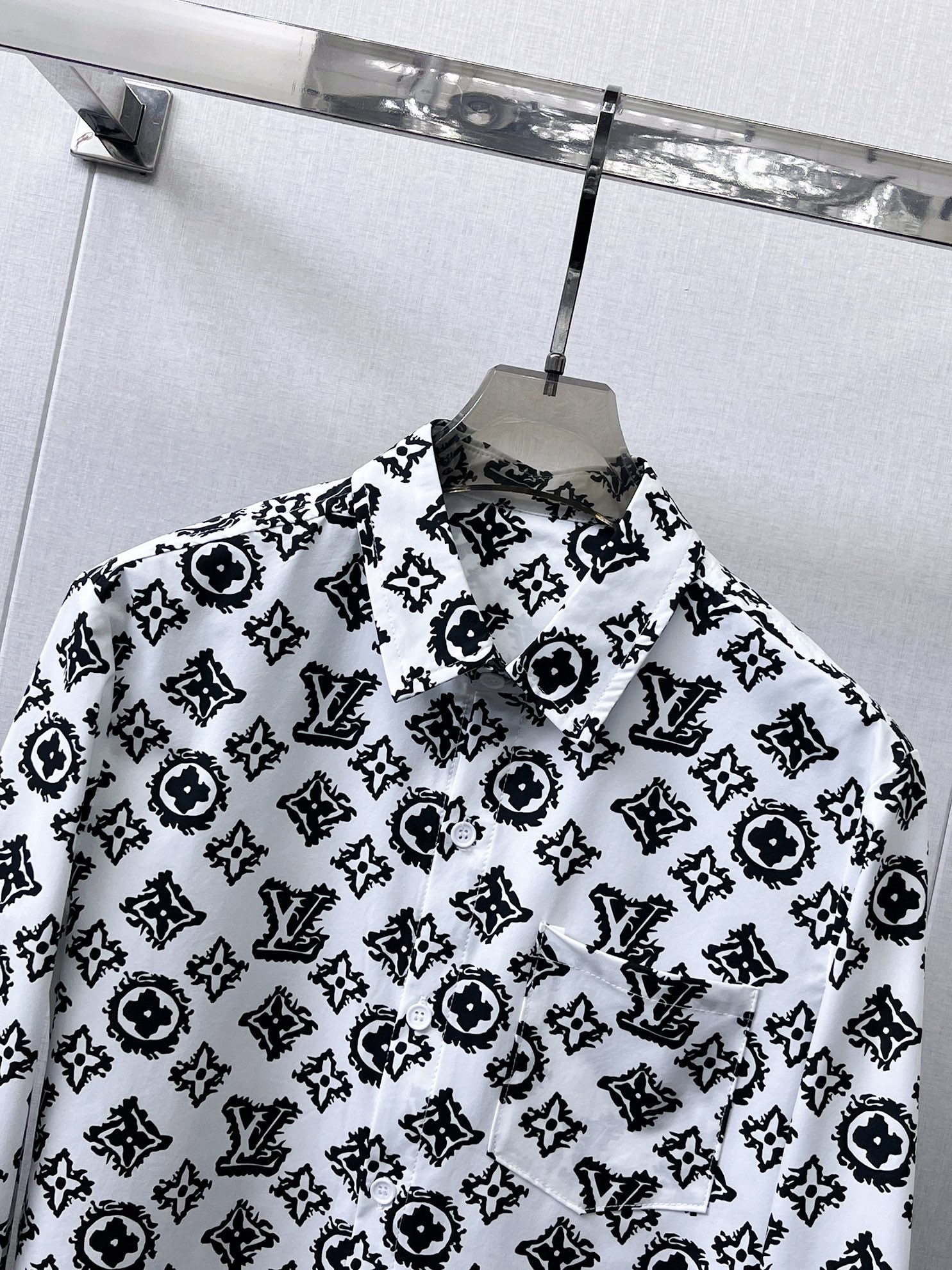 LV一比一黑白Monogram印花長袖襯衫 男士潮流襯衣| 8 LV一比一黑白Monogram印花長袖襯衫 男士潮流襯衣