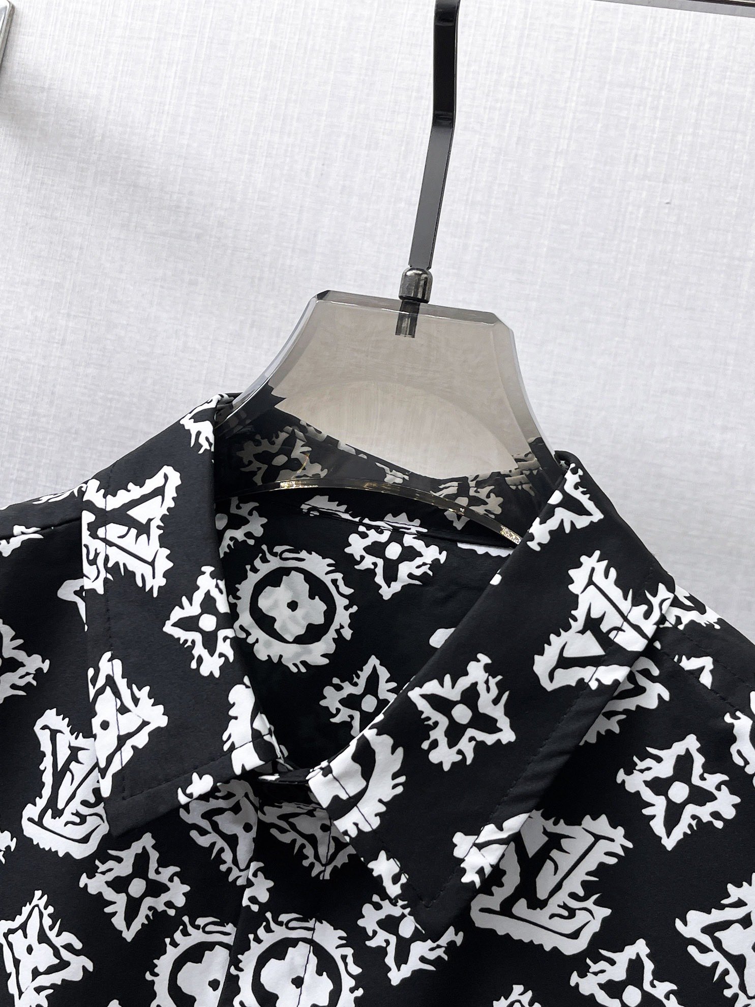 LV原單黑底白Monogram長袖襯衫 男士百搭印花襯衣| 12 LV原單黑底白Monogram長袖襯衫 男士百搭印花襯衣