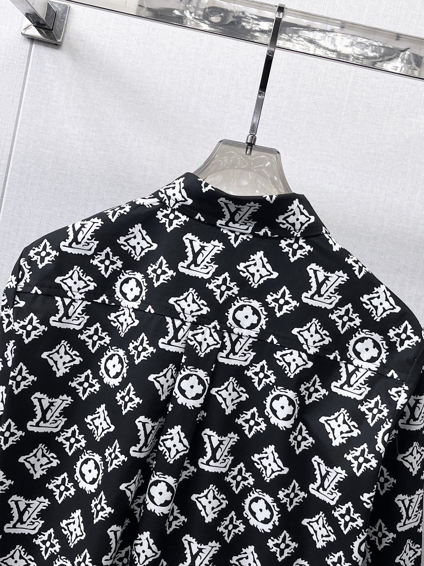 LV原單黑底白Monogram長袖襯衫 男士百搭印花襯衣| 7 LV原單黑底白Monogram長袖襯衫 男士百搭印花襯衣