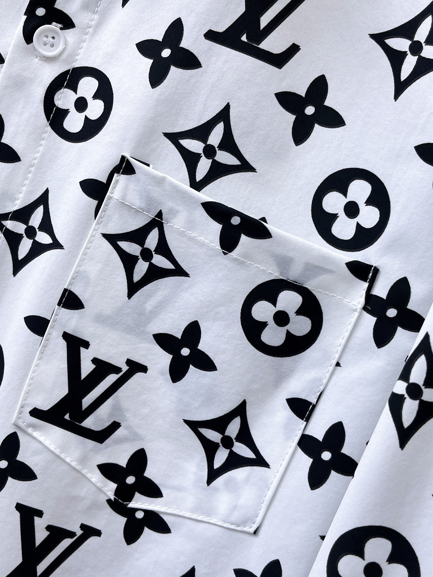 LV A貨白底黑Monogram印花長袖襯衫 男士時尚襯衣| 13 LV A貨白底黑Monogram印花長袖襯衫 男士時尚襯衣