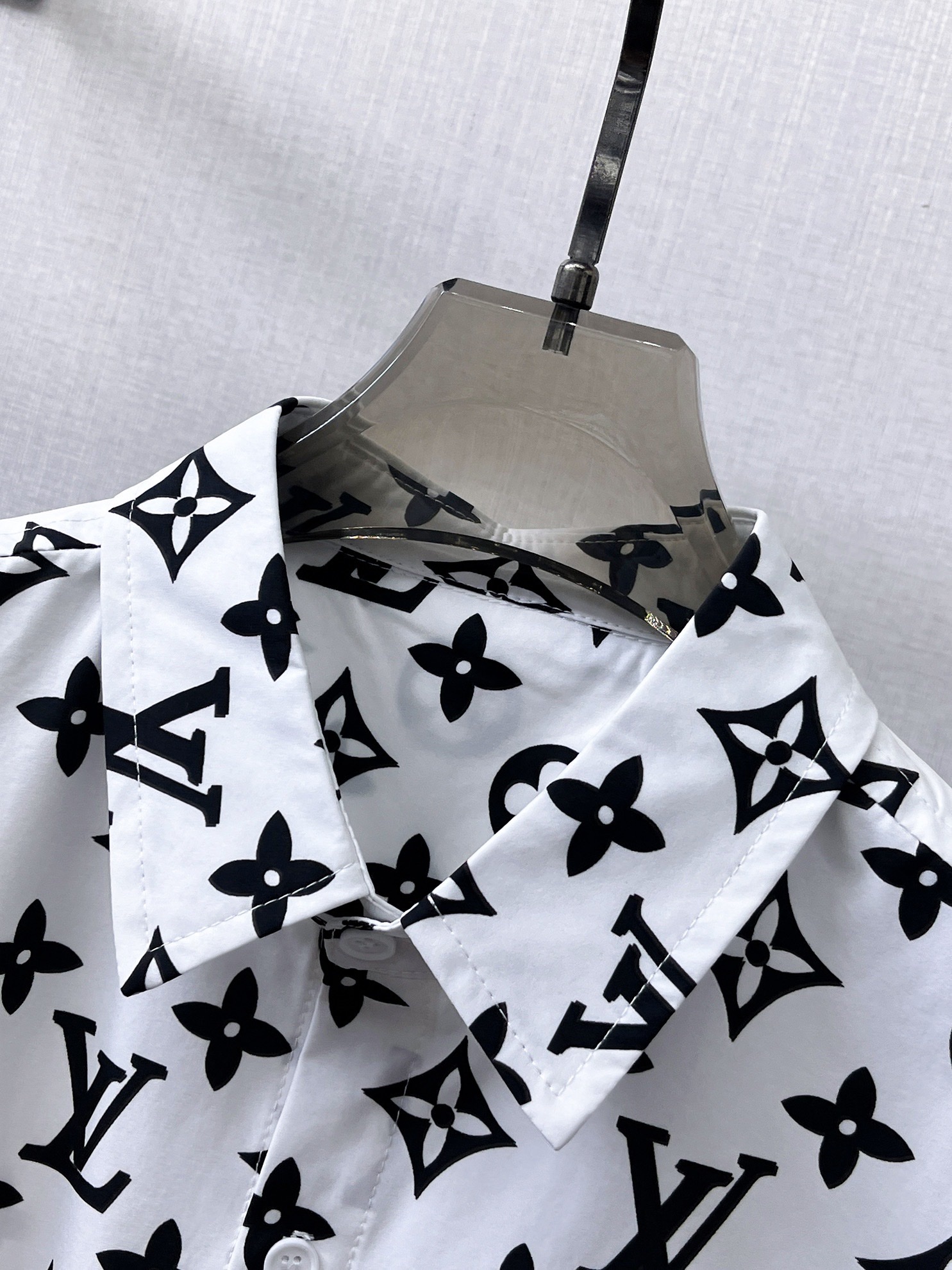 LV A貨白底黑Monogram印花長袖襯衫 男士時尚襯衣| 12 LV A貨白底黑Monogram印花長袖襯衫 男士時尚襯衣