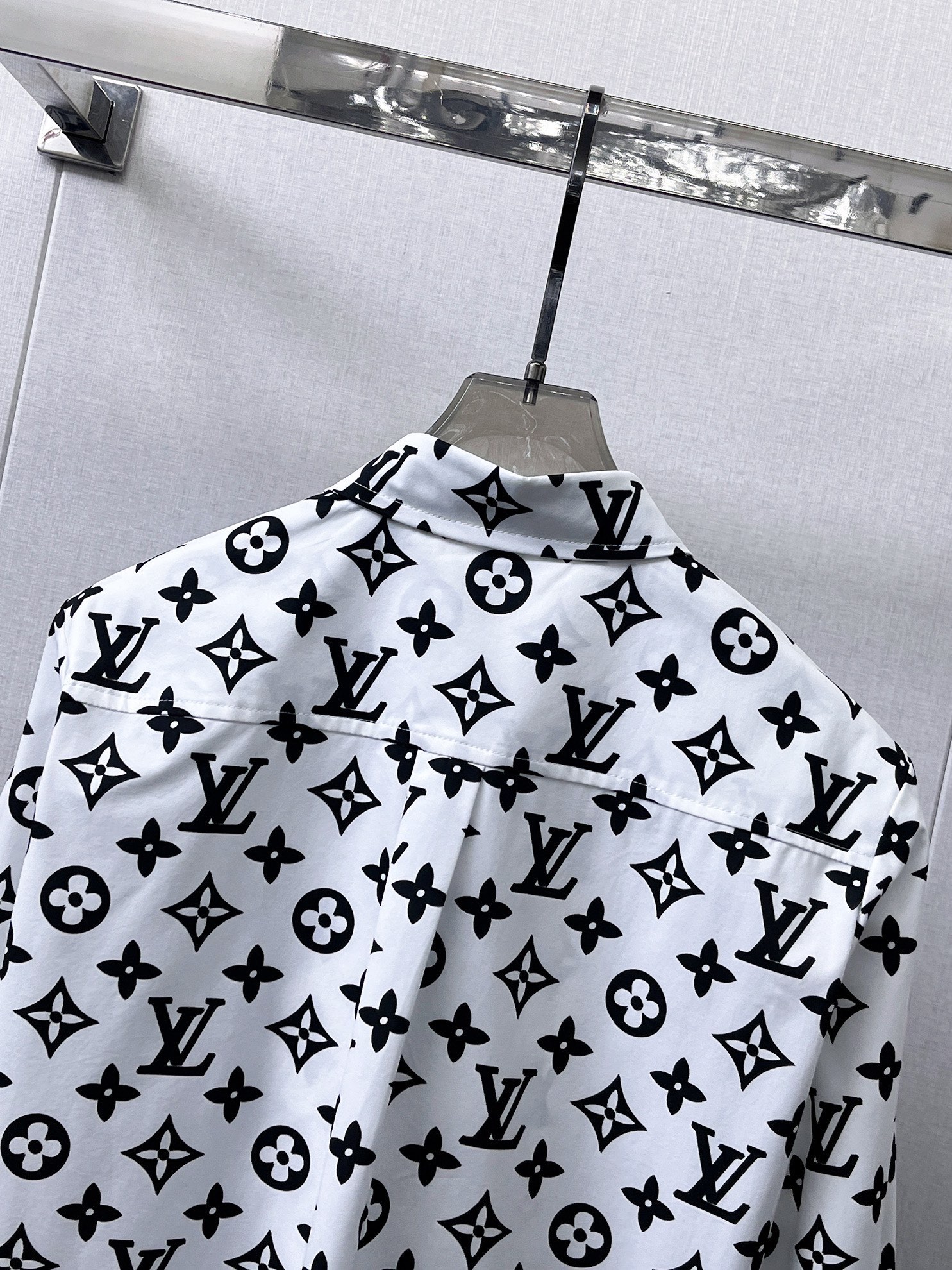 LV A貨白底黑Monogram印花長袖襯衫 男士時尚襯衣| 7 LV A貨白底黑Monogram印花長袖襯衫 男士時尚襯衣