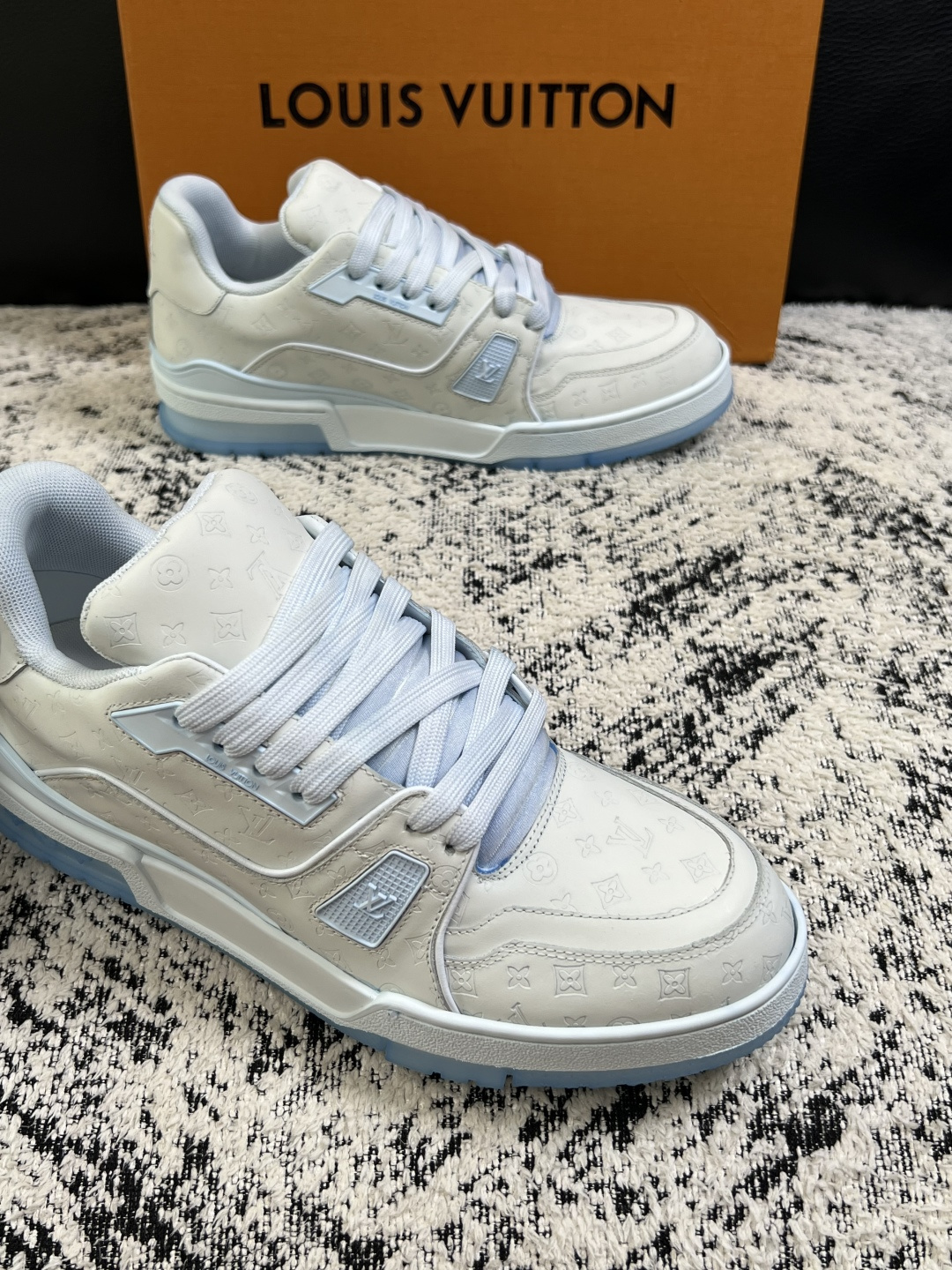 一比一LV Trainer男鞋 米白冰藍Monogram厚底運動鞋| 10 一比一LV Trainer男鞋 米白冰藍Monogram厚底運動鞋