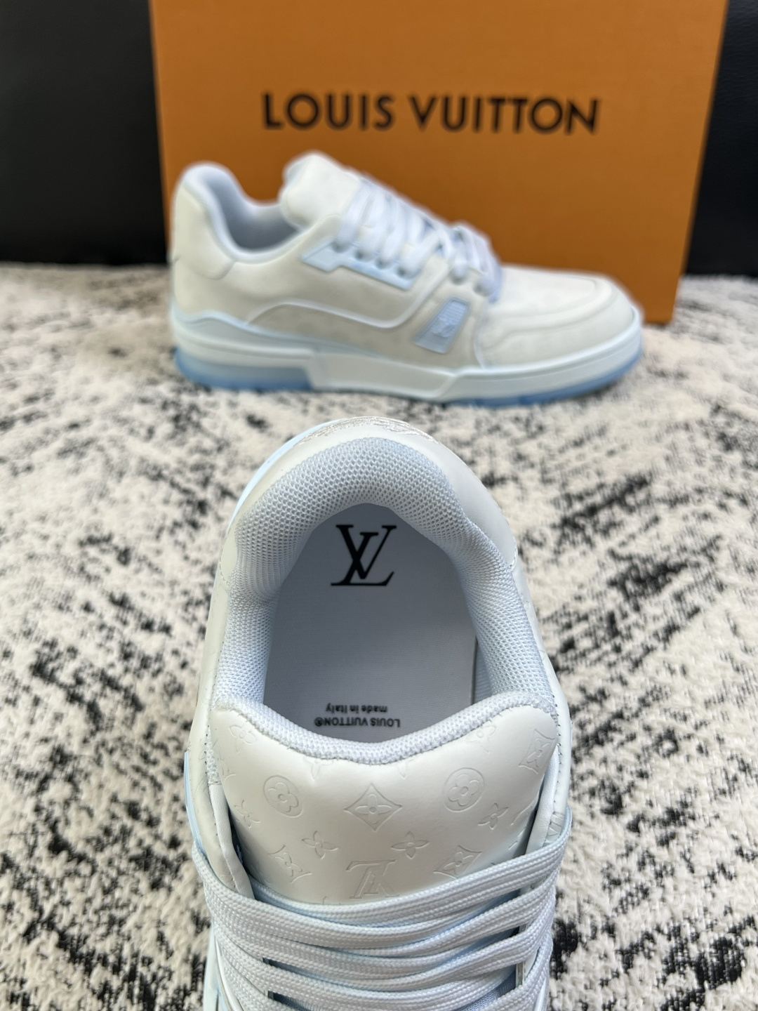 一比一LV Trainer男鞋 米白冰藍Monogram厚底運動鞋| 9 一比一LV Trainer男鞋 米白冰藍Monogram厚底運動鞋