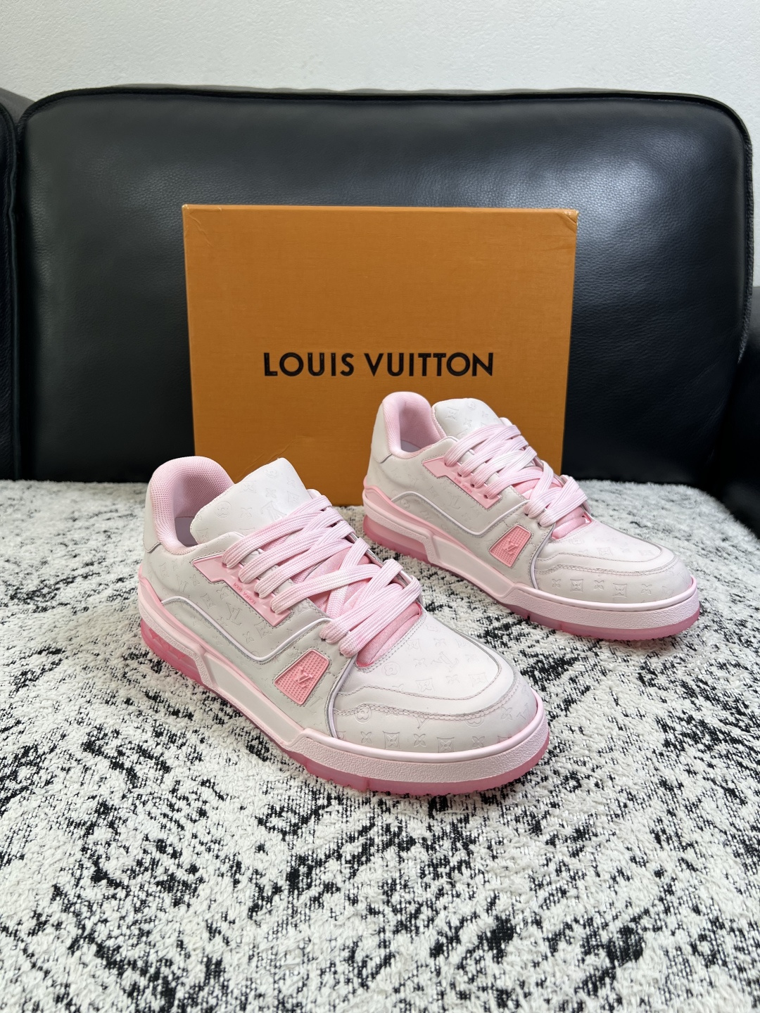 A貨LV Trainer女鞋 白色粉紅Monogram厚底運動鞋