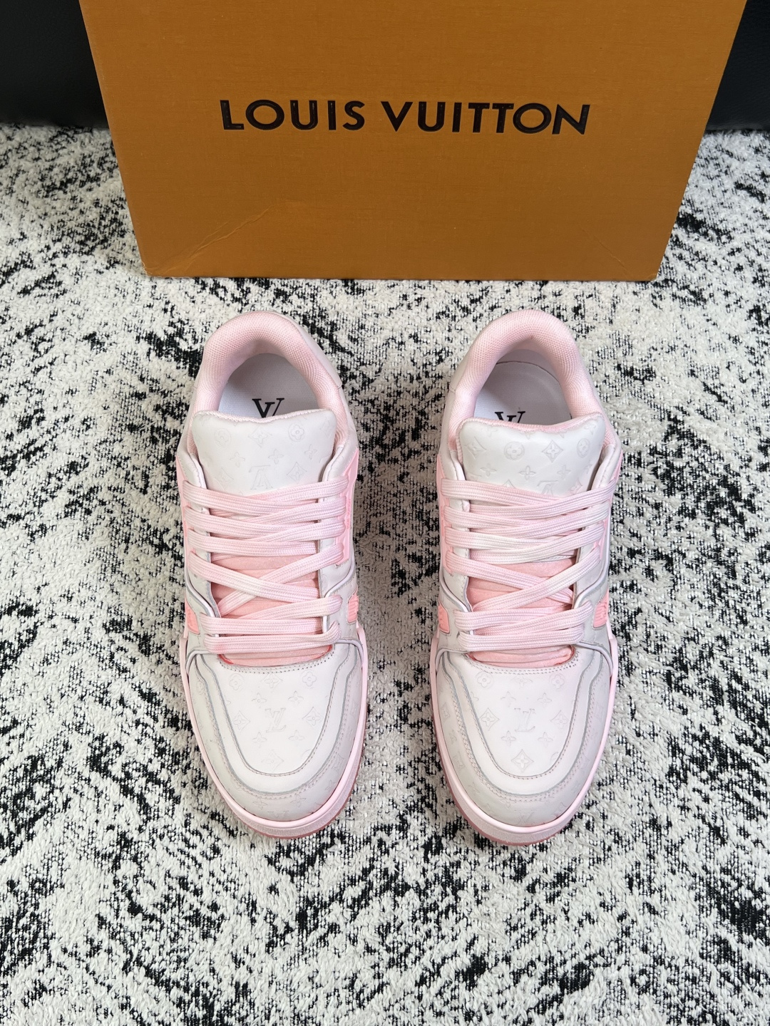 A貨LV Trainer女鞋 白色粉紅Monogram厚底運動鞋| 13 A貨LV Trainer女鞋 白色粉紅Monogram厚底運動鞋