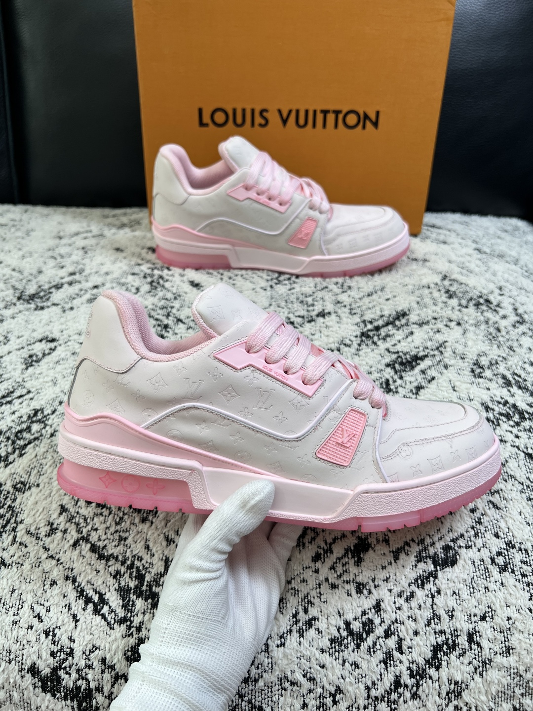 A貨LV Trainer女鞋 白色粉紅Monogram厚底運動鞋| 12 A貨LV Trainer女鞋 白色粉紅Monogram厚底運動鞋