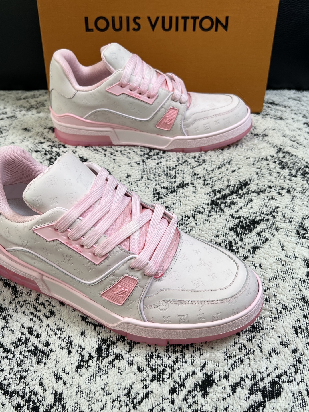 A貨LV Trainer女鞋 白色粉紅Monogram厚底運動鞋| 10 A貨LV Trainer女鞋 白色粉紅Monogram厚底運動鞋