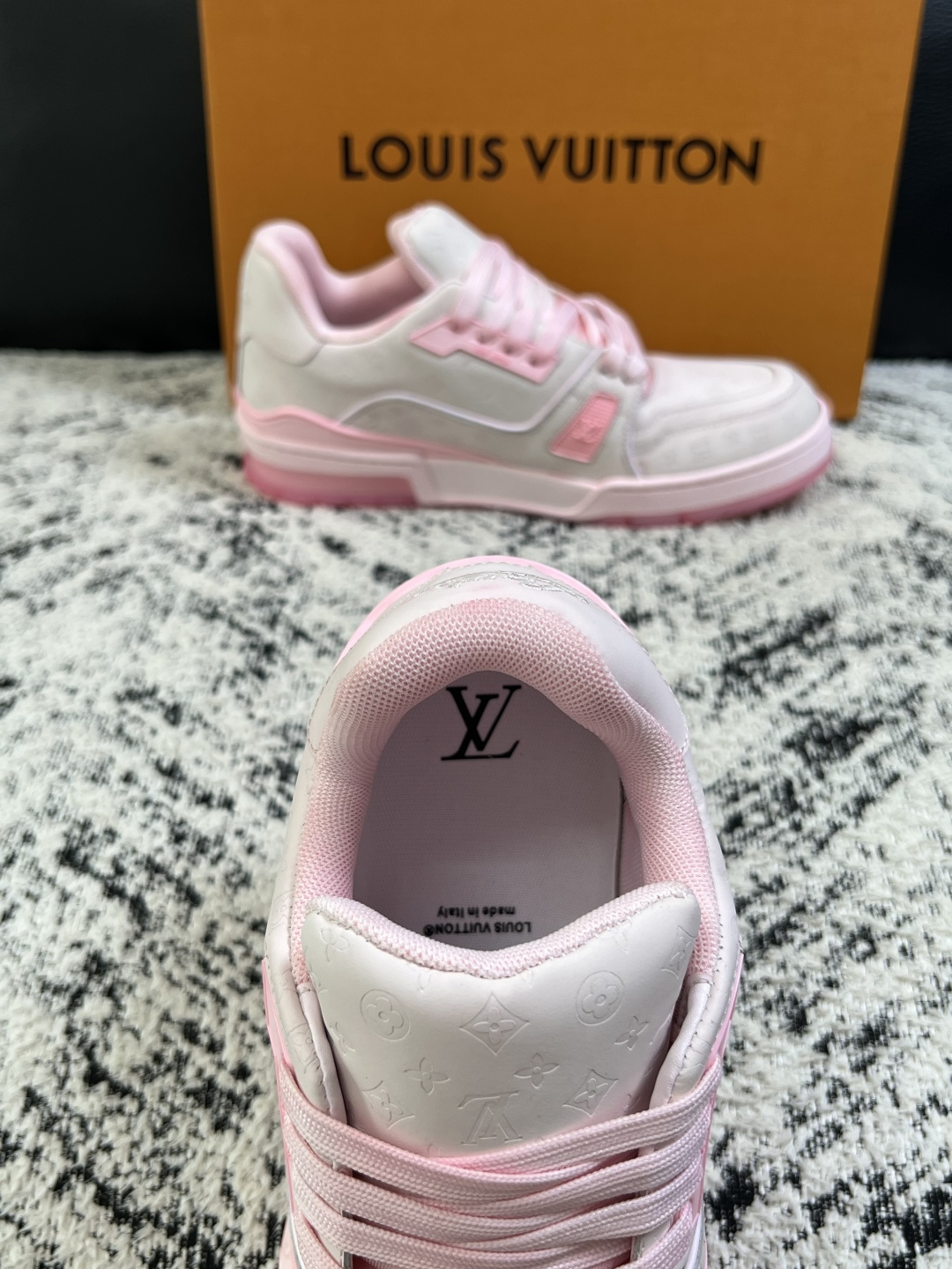 A貨LV Trainer女鞋 白色粉紅Monogram厚底運動鞋| 9 A貨LV Trainer女鞋 白色粉紅Monogram厚底運動鞋