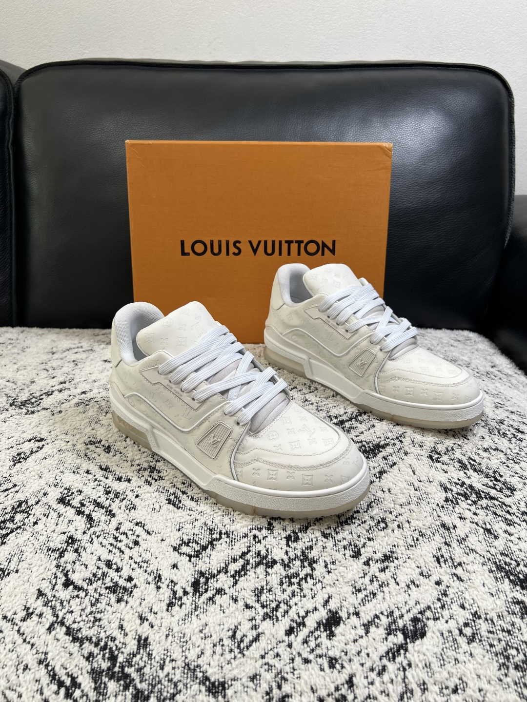 高仿LV Trainer男鞋 奶油白Monogram同色厚底運動鞋| 3 高仿LV Trainer男鞋 奶油白Monogram同色厚底運動鞋
