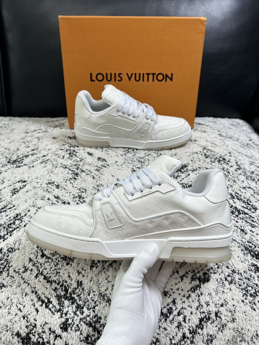 高仿LV Trainer男鞋 奶油白Monogram同色厚底運動鞋