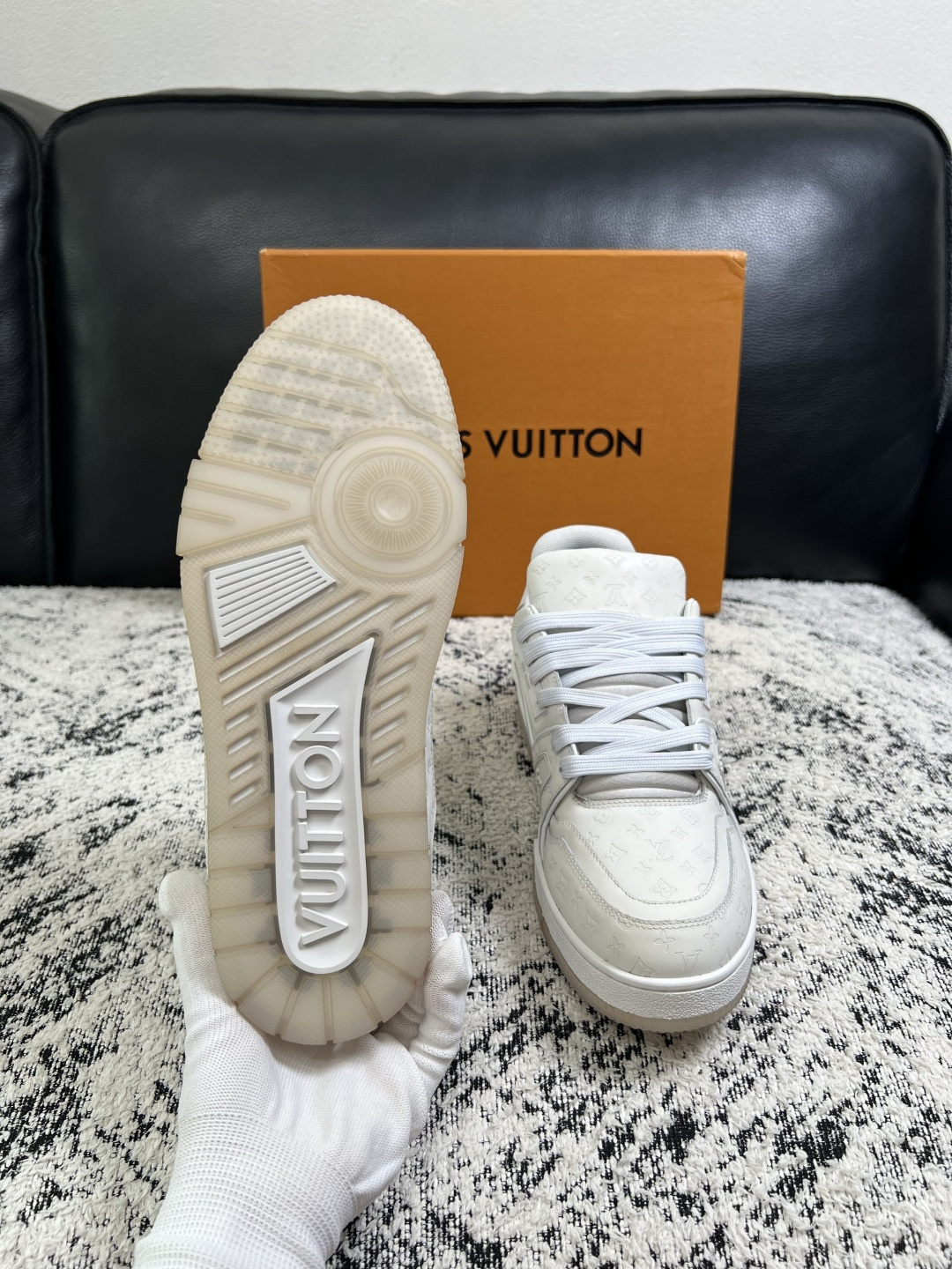 高仿LV Trainer男鞋 奶油白Monogram同色厚底運動鞋