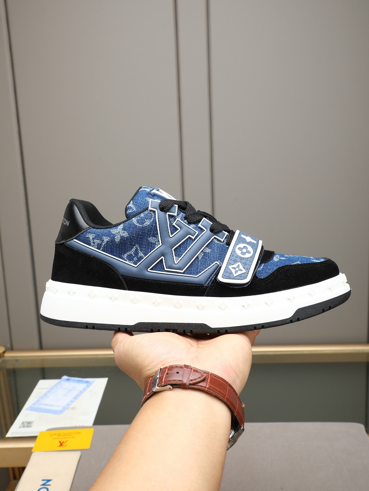 高仿LV Trainer男鞋 藍色丹寧Monogram黑色厚底運動鞋| 3 高仿LV Trainer男鞋 藍色丹寧Monogram黑色厚底運動鞋