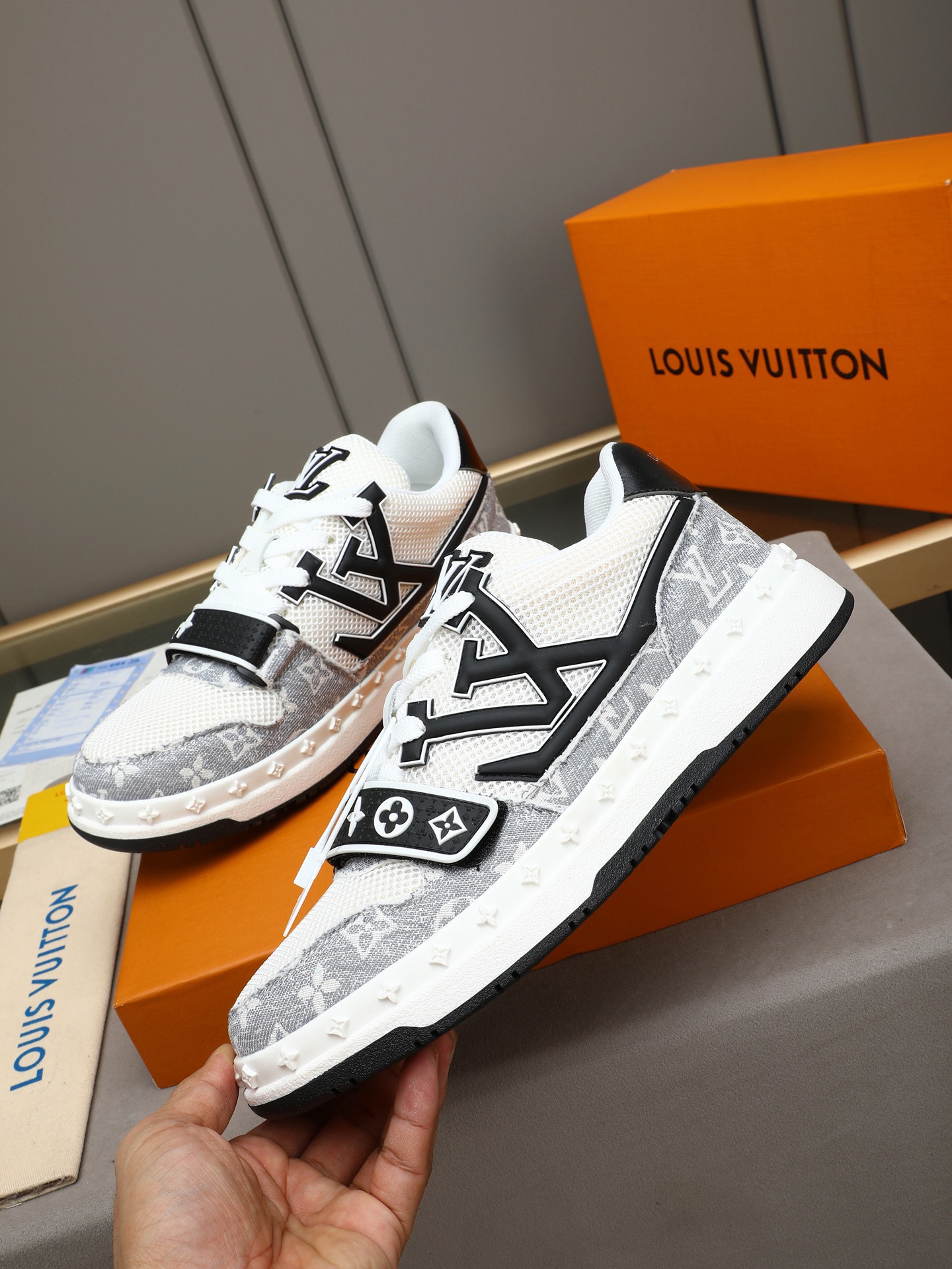 原單LV Trainer男鞋 灰白Monogram丹寧拼接厚底運動鞋| 14 原單LV Trainer男鞋 灰白Monogram丹寧拼接厚底運動鞋