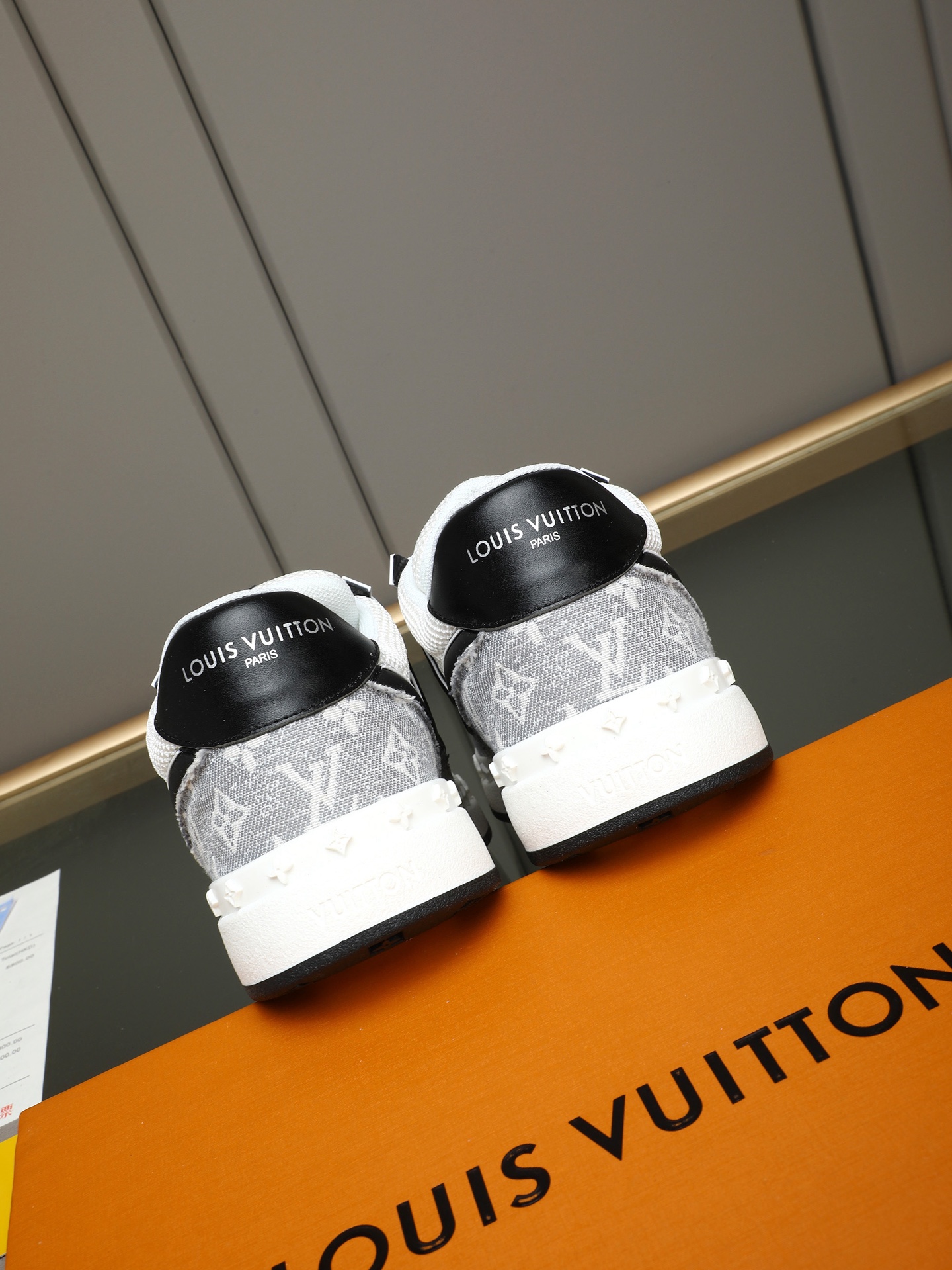 原單LV Trainer男鞋 灰白Monogram丹寧拼接厚底運動鞋| 11 原單LV Trainer男鞋 灰白Monogram丹寧拼接厚底運動鞋