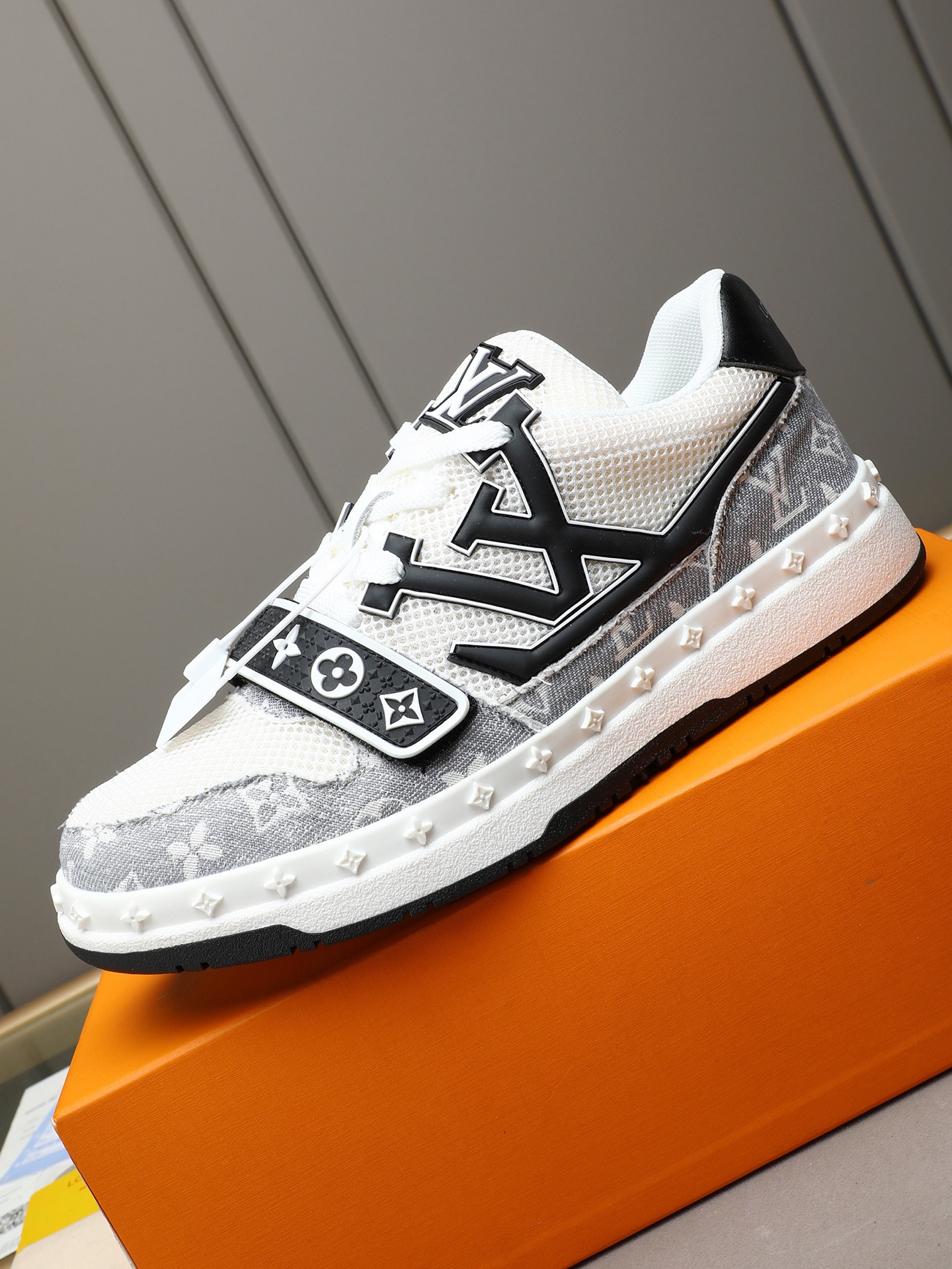 原單LV Trainer男鞋 灰白Monogram丹寧拼接厚底運動鞋| 10 原單LV Trainer男鞋 灰白Monogram丹寧拼接厚底運動鞋