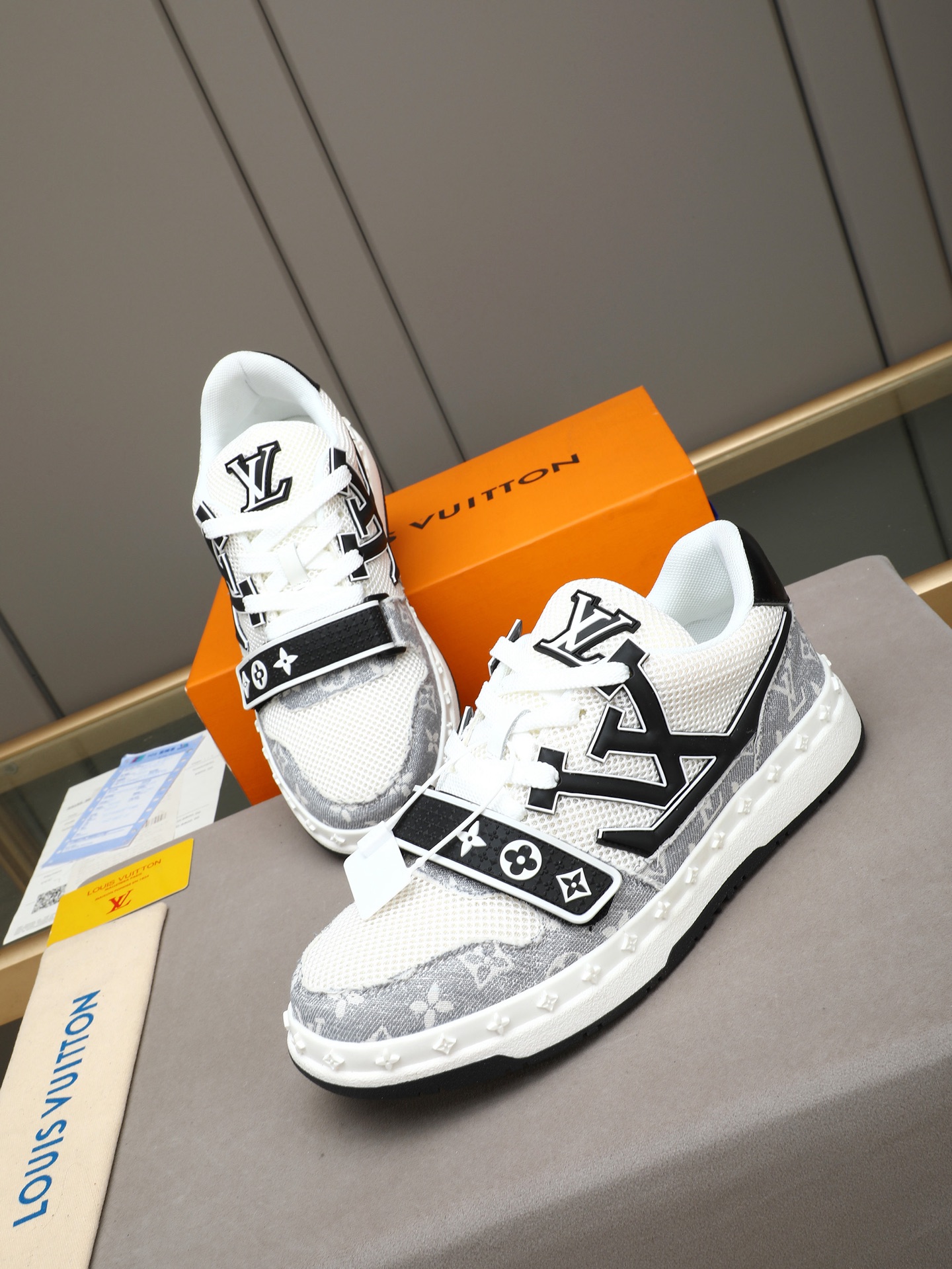 原單LV Trainer男鞋 灰白Monogram丹寧拼接厚底運動鞋| 7 原單LV Trainer男鞋 灰白Monogram丹寧拼接厚底運動鞋