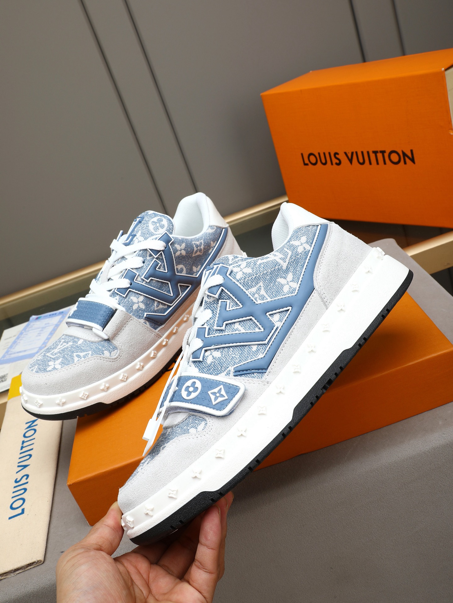 A貨LV Trainer男鞋 淺藍Monogram灰色麂皮厚底運動鞋| 14 A貨LV Trainer男鞋 淺藍Monogram灰色麂皮厚底運動鞋