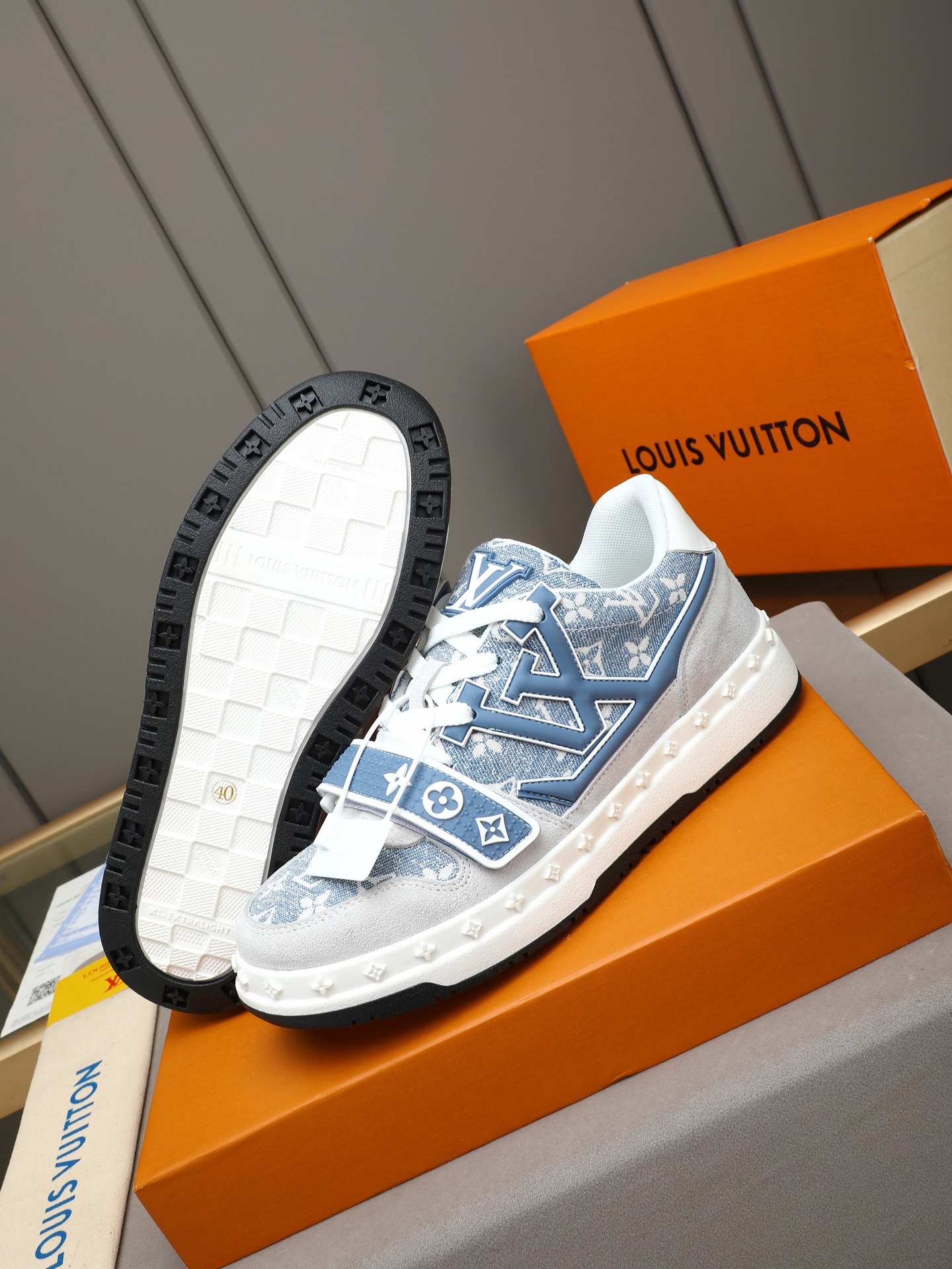 A貨LV Trainer男鞋 淺藍Monogram灰色麂皮厚底運動鞋| 13 A貨LV Trainer男鞋 淺藍Monogram灰色麂皮厚底運動鞋