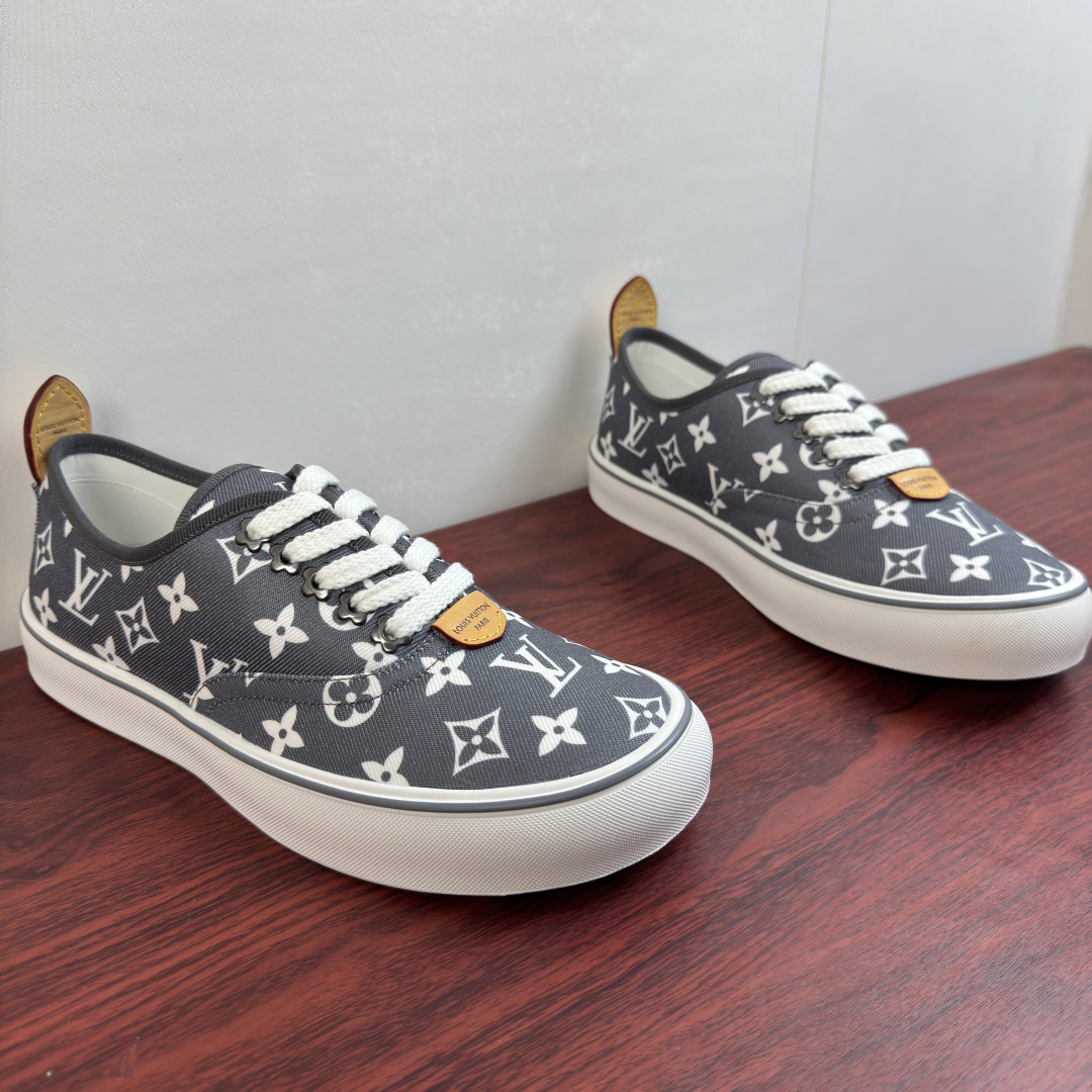 一比一LV男鞋 灰白Monogram滿版印花帆布休閒鞋| 14 一比一LV男鞋 灰白Monogram滿版印花帆布休閒鞋