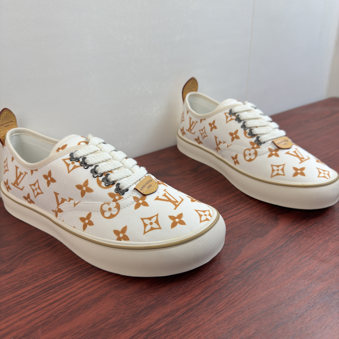 高仿LV男鞋 白色焦糖Monogram低筒帆布休閒鞋| 14 高仿LV男鞋 白色焦糖Monogram低筒帆布休閒鞋