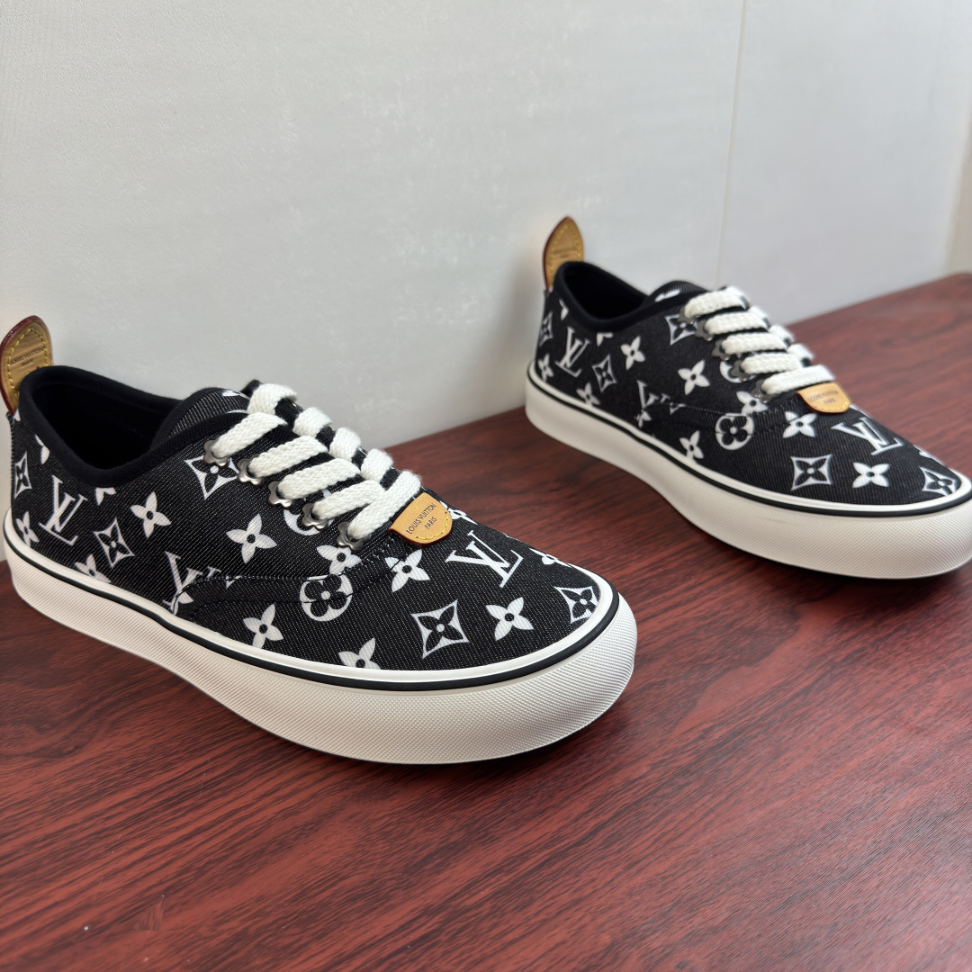 LV 高仿男鞋 黑色 Monogram 滿版印花低筒繫帶休閒鞋| 14 LV 高仿男鞋 黑色 Monogram 滿版印花低筒繫帶休閒鞋