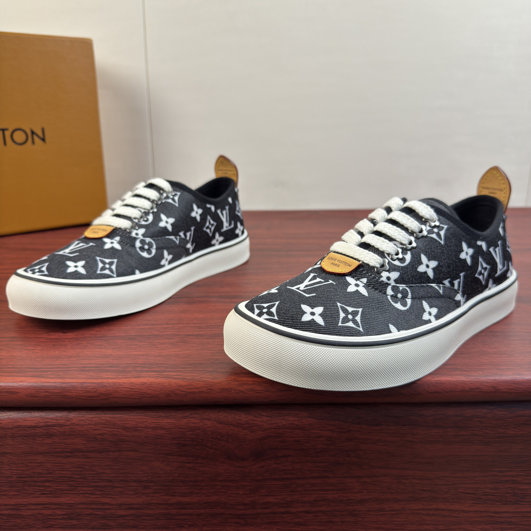 LV 高仿男鞋 黑色 Monogram 滿版印花低筒繫帶休閒鞋| 13 LV 高仿男鞋 黑色 Monogram 滿版印花低筒繫帶休閒鞋