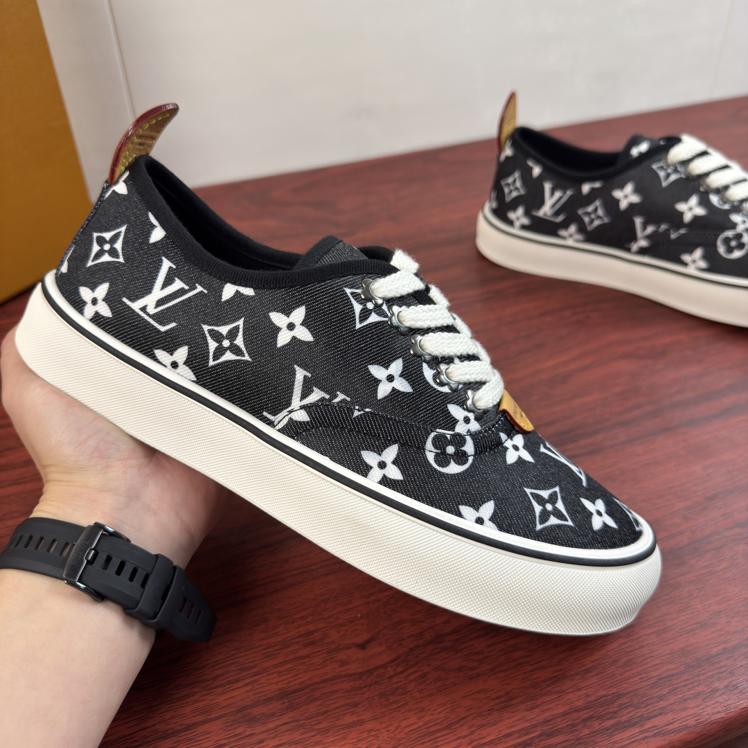 LV 高仿男鞋 黑色 Monogram 滿版印花低筒繫帶休閒鞋| 12 LV 高仿男鞋 黑色 Monogram 滿版印花低筒繫帶休閒鞋