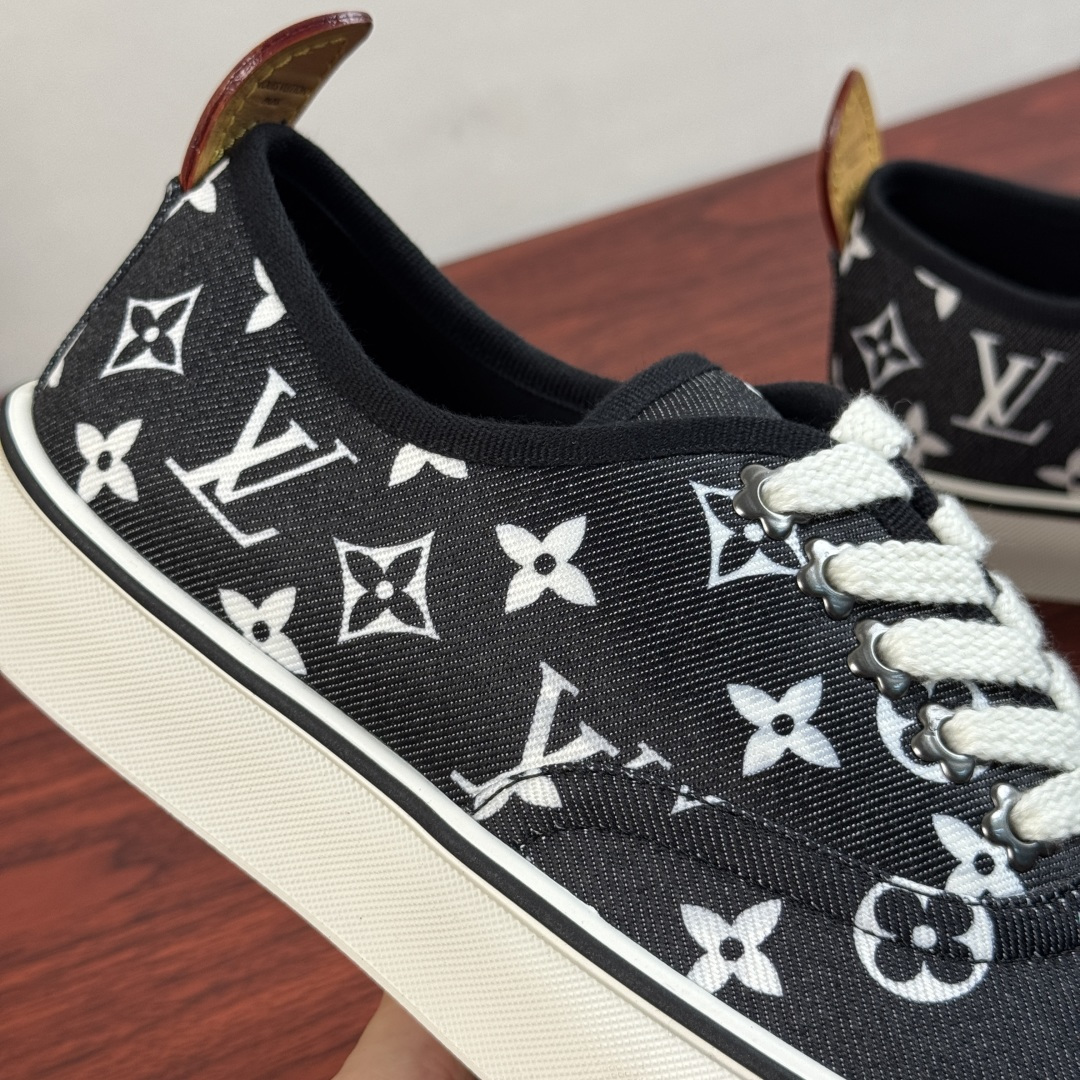 LV 高仿男鞋 黑色 Monogram 滿版印花低筒繫帶休閒鞋| 10 LV 高仿男鞋 黑色 Monogram 滿版印花低筒繫帶休閒鞋