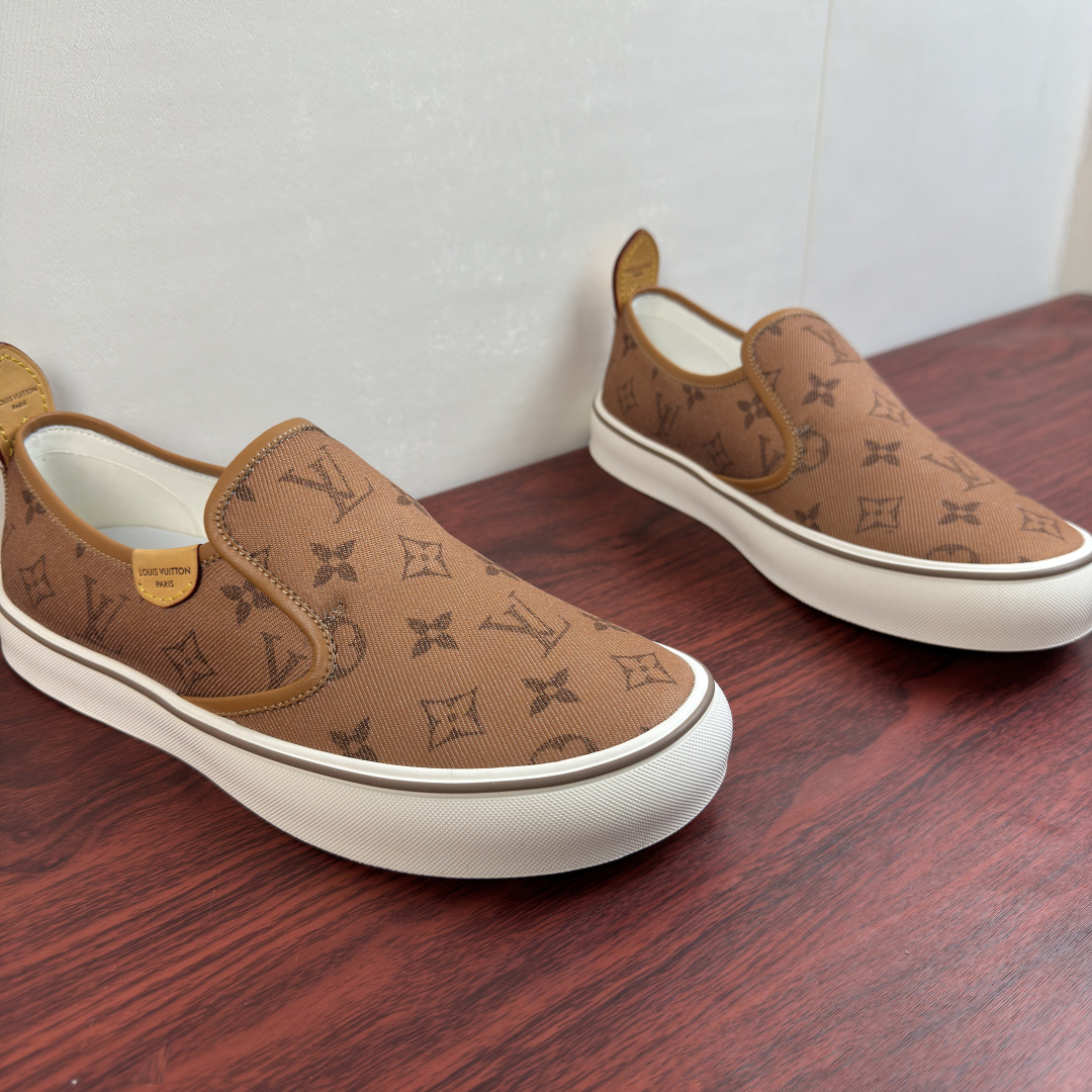 LV 高仿男鞋 棕色 Monogram 印花一腳蹬懶人休閒鞋| 14 LV 高仿男鞋 棕色 Monogram 印花一腳蹬懶人休閒鞋