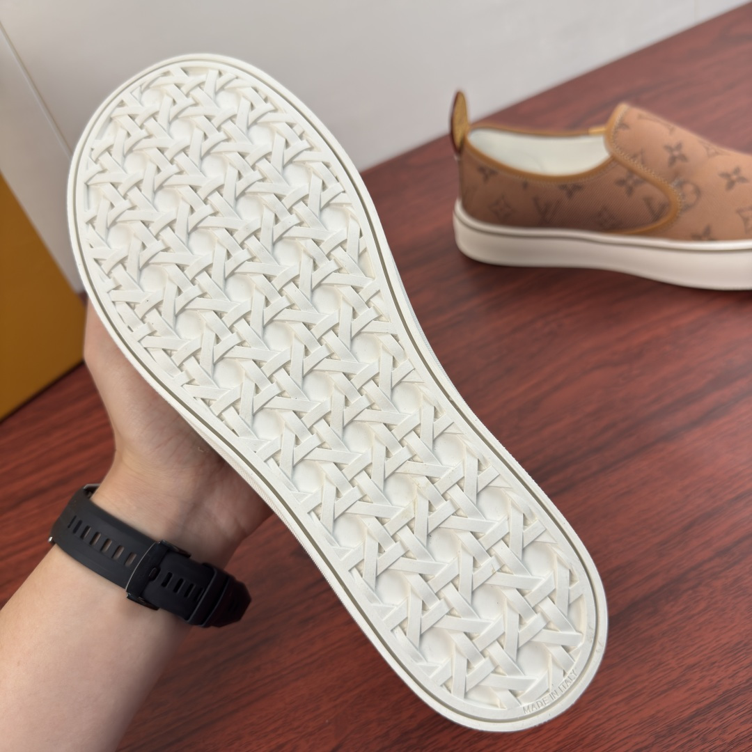 LV 高仿男鞋 棕色 Monogram 印花一腳蹬懶人休閒鞋| 7 LV 高仿男鞋 棕色 Monogram 印花一腳蹬懶人休閒鞋