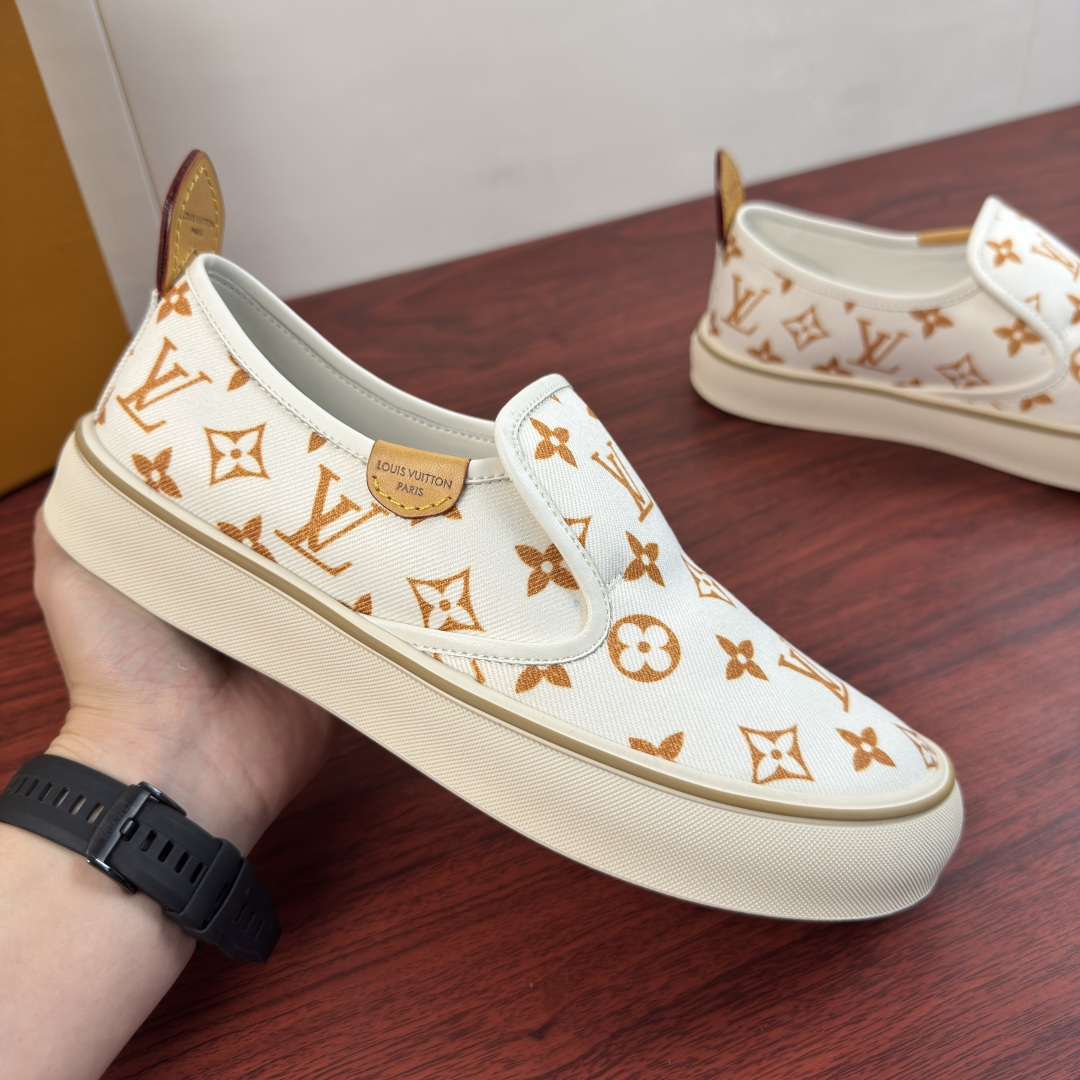 LV 高仿男鞋 白色棕色 Monogram 印花一腳蹬懶人休閒鞋| 12 LV 高仿男鞋 白色棕色 Monogram 印花一腳蹬懶人休閒鞋