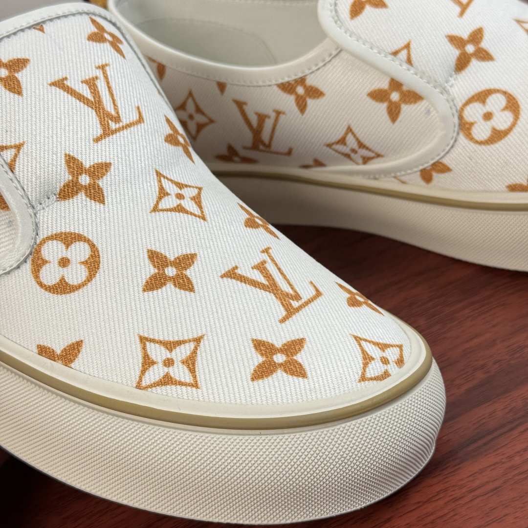 LV 高仿男鞋 白色棕色 Monogram 印花一腳蹬懶人休閒鞋| 11 LV 高仿男鞋 白色棕色 Monogram 印花一腳蹬懶人休閒鞋