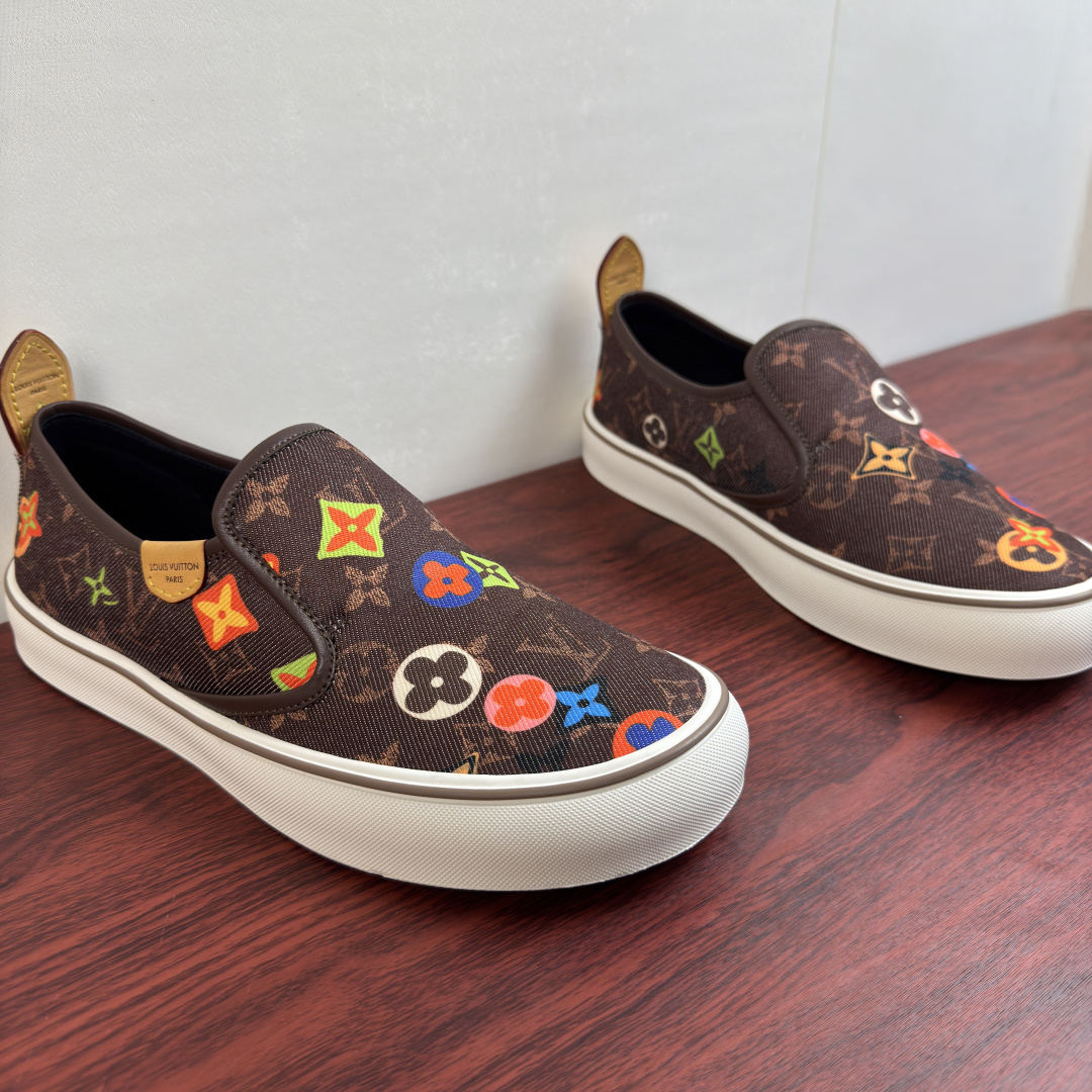 LV 一比一男鞋 棕色彩色 Monogram 印花一腳蹬休閒鞋| 14 LV 一比一男鞋 棕色彩色 Monogram 印花一腳蹬休閒鞋