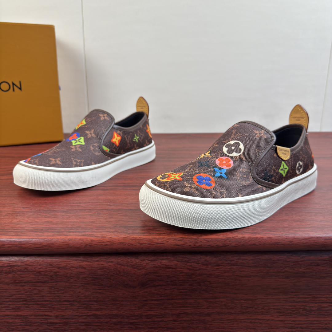 LV 一比一男鞋 棕色彩色 Monogram 印花一腳蹬休閒鞋| 13 LV 一比一男鞋 棕色彩色 Monogram 印花一腳蹬休閒鞋