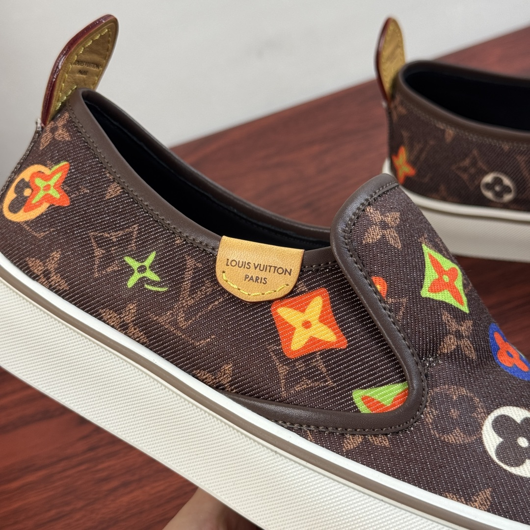 LV 一比一男鞋 棕色彩色 Monogram 印花一腳蹬休閒鞋| 10 LV 一比一男鞋 棕色彩色 Monogram 印花一腳蹬休閒鞋