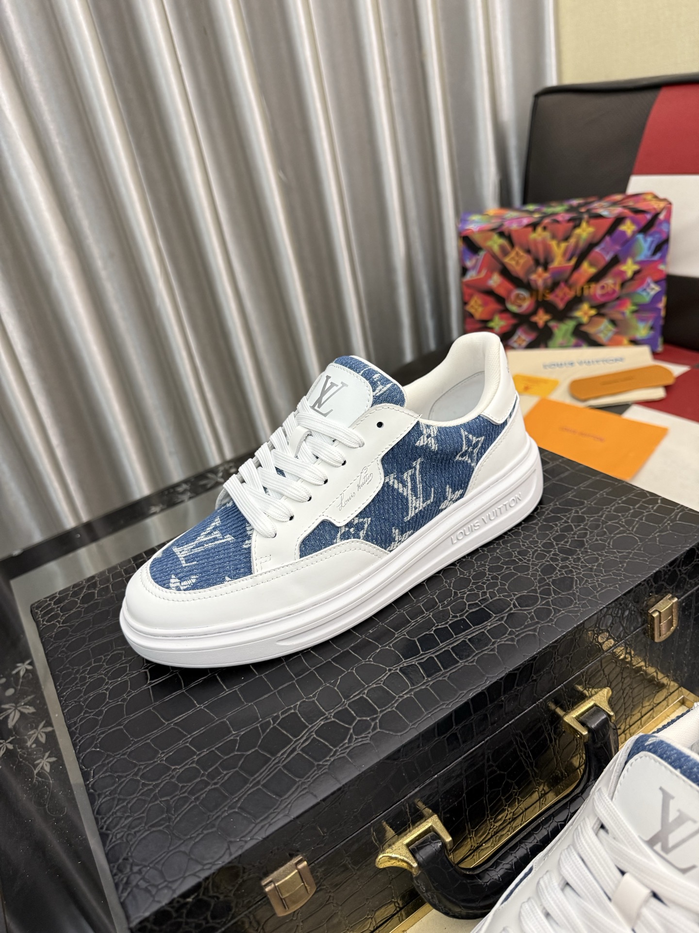 LV 高仿男鞋 藍色丹寧 Monogram 白色拼接厚底休閒鞋