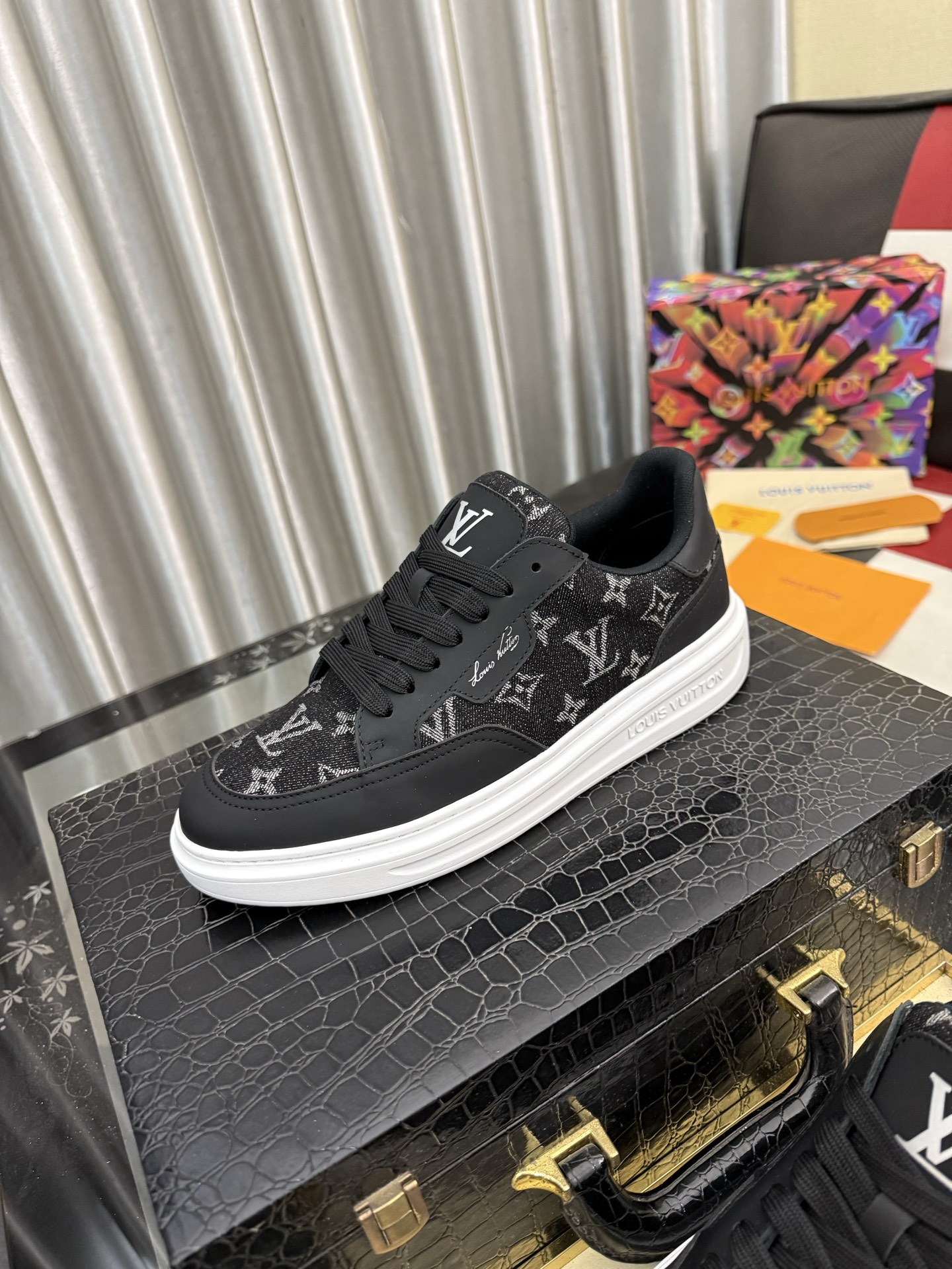 LV 原單男鞋 黑色 Monogram 拼接白底低筒休閒鞋