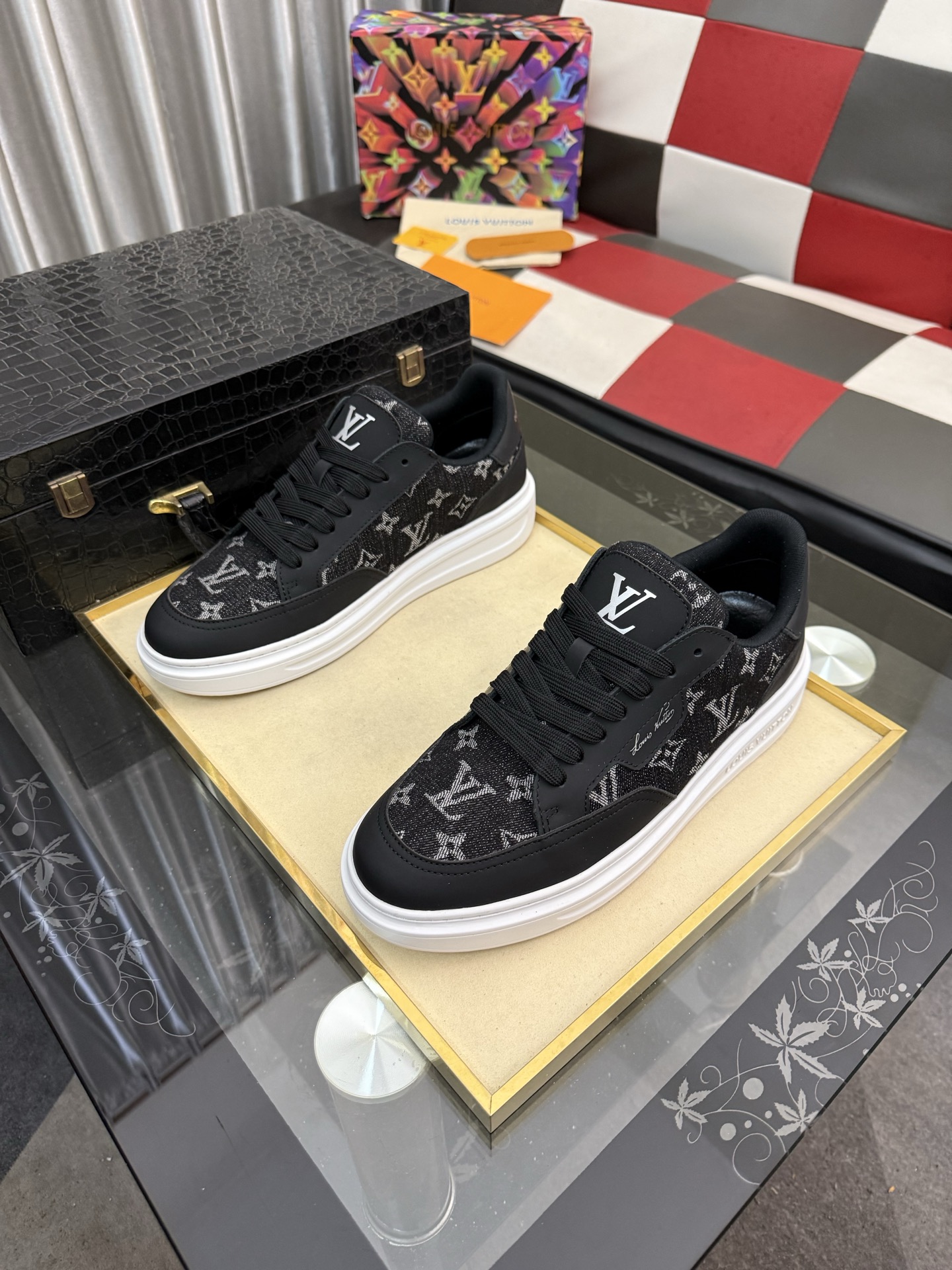 LV 原單男鞋 黑色 Monogram 拼接白底低筒休閒鞋| 14 LV 原單男鞋 黑色 Monogram 拼接白底低筒休閒鞋